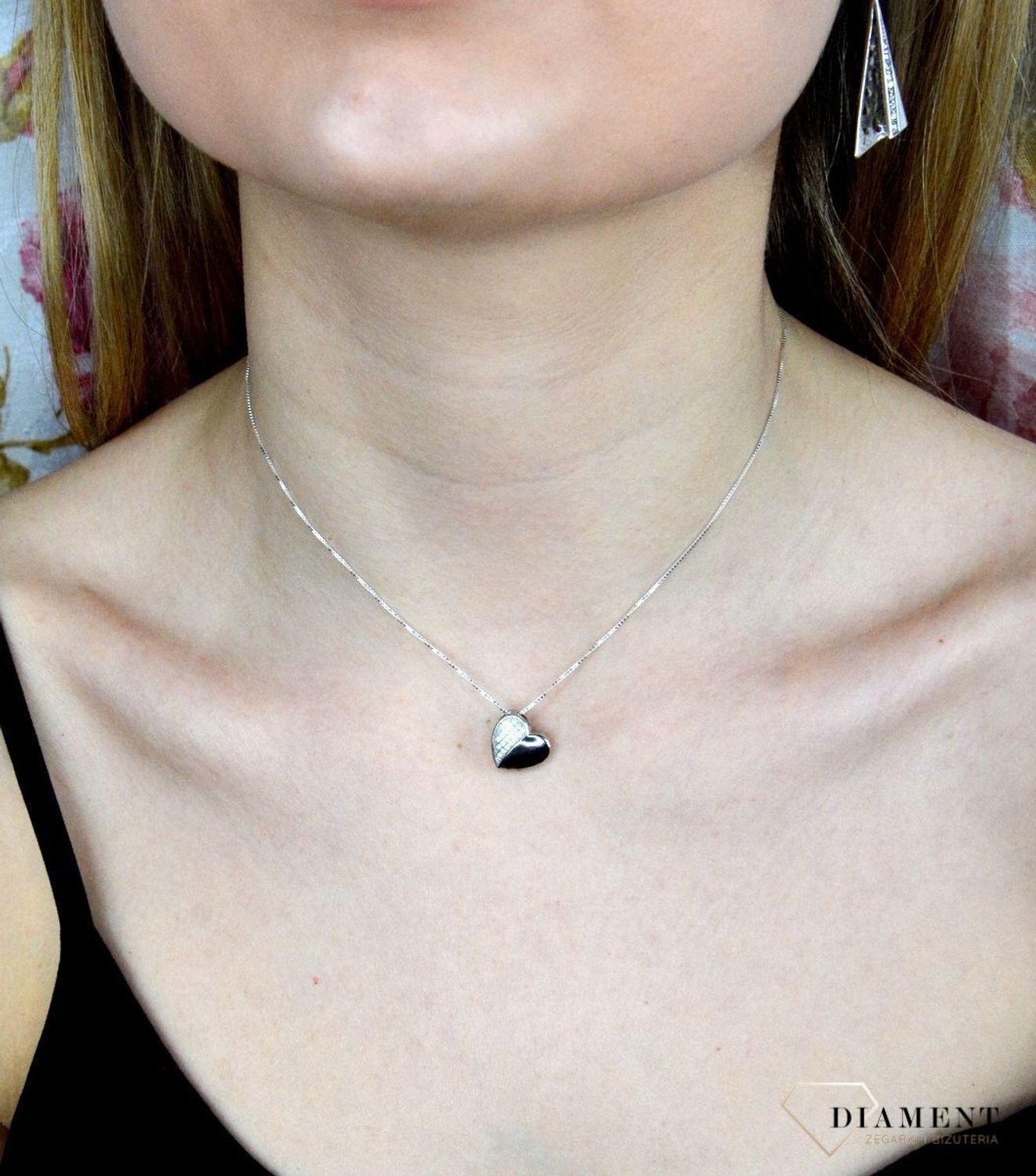 Srebrna zawieszka w kształcie serduszka z cyrkoniami Z3FF1015.jpg