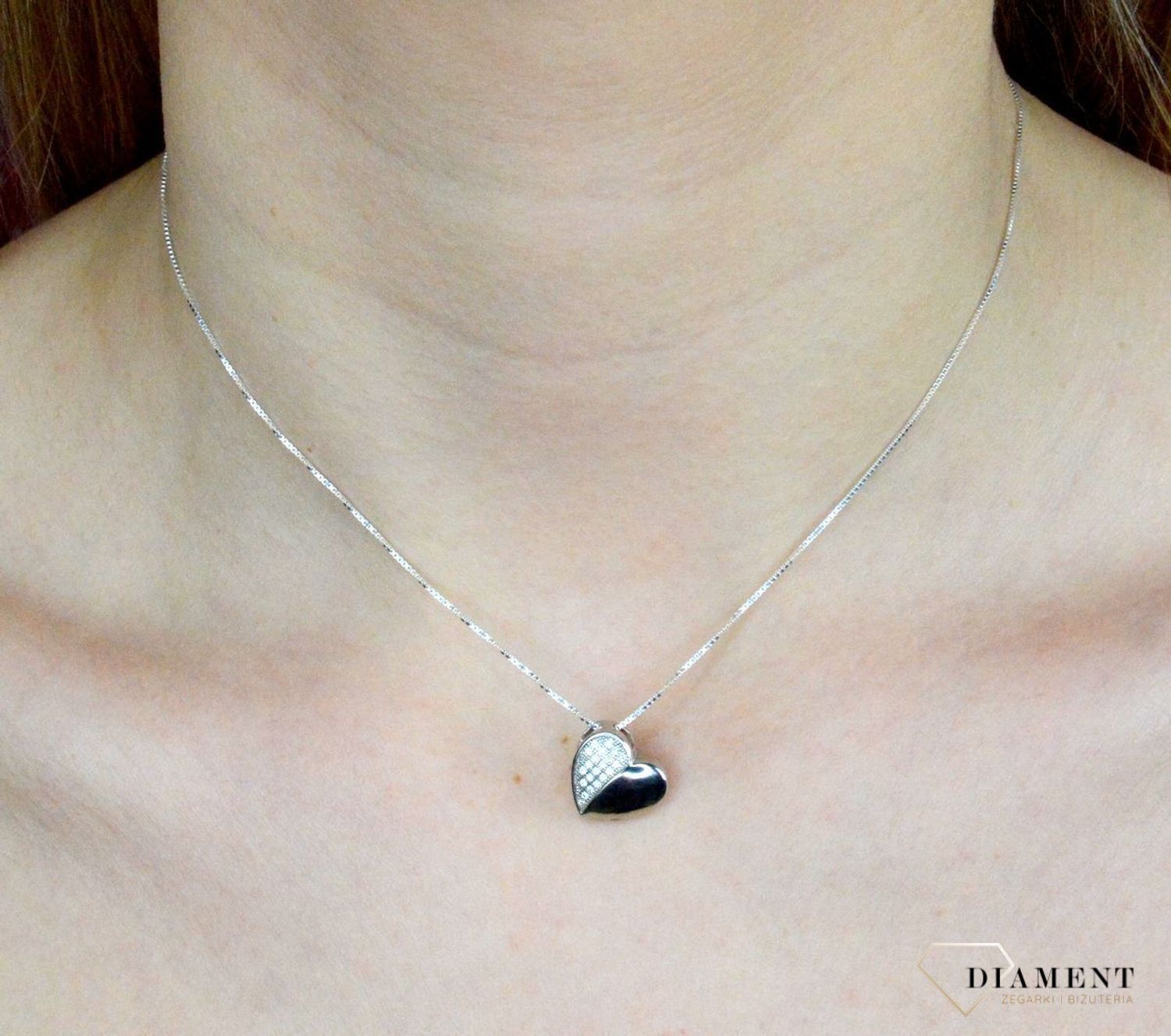 Srebrna zawieszka w kształcie serduszka z cyrkoniami Z3FF1015.jpg