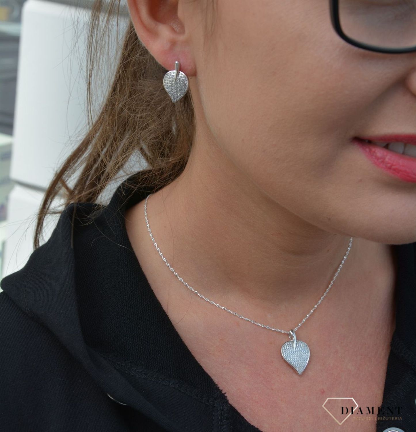 Zawieszka srebrna cyrkonie liść ZAW-000000-618-925.jpg