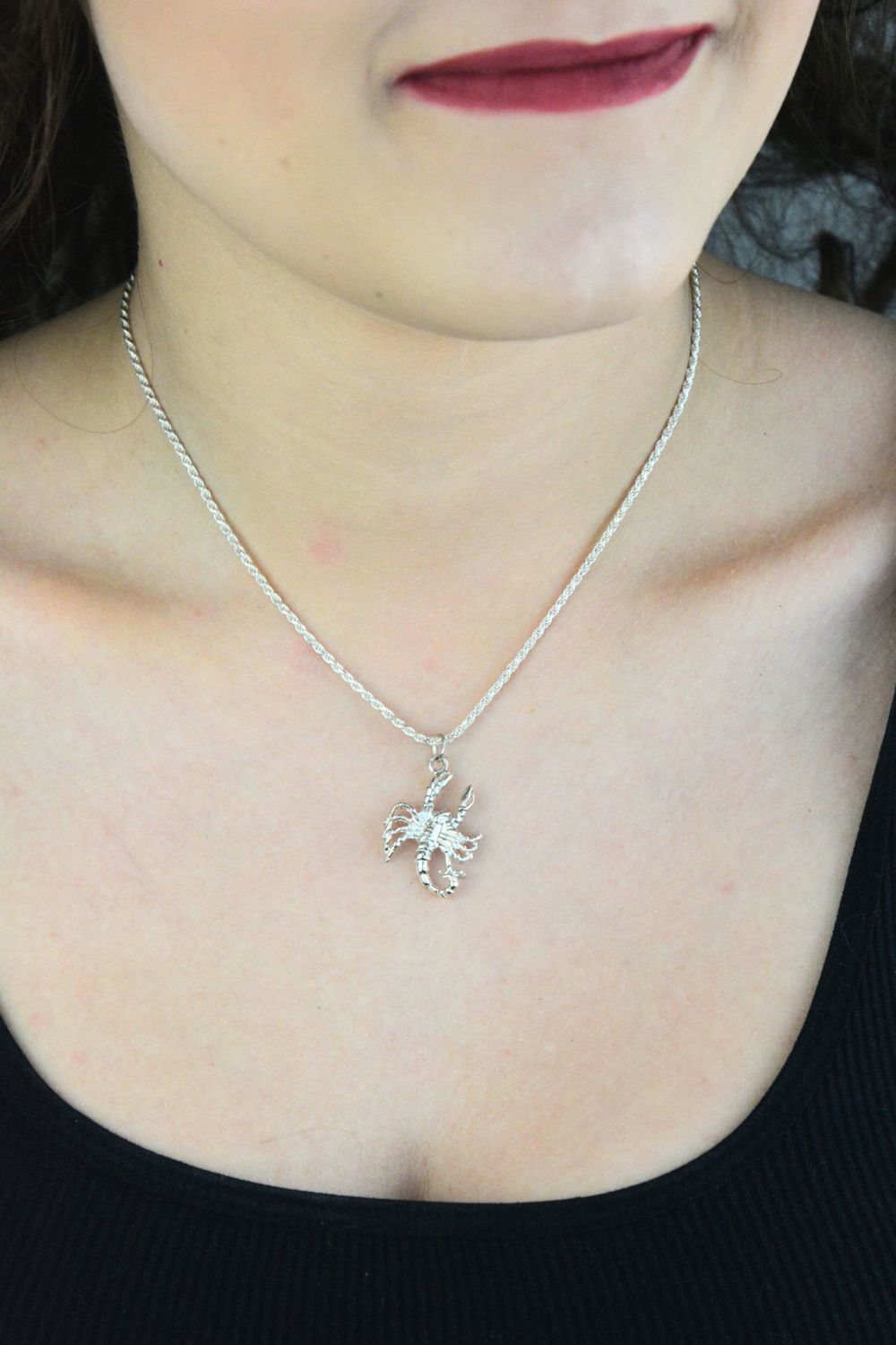 Srebrna zawieszka Skorpion 925 – znak zodiaku.jpg