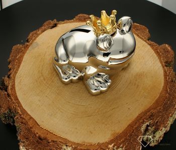 Piękna, posrebrzana skarbonka żabka ze złotą koroną ZV6144261. Prezent na kasę. Wykonana z wysokiej jakości metalu pokrytego srebrem i lakierem zabezpieczającym, dzięki któremu zachowa swój blask (2).jpg