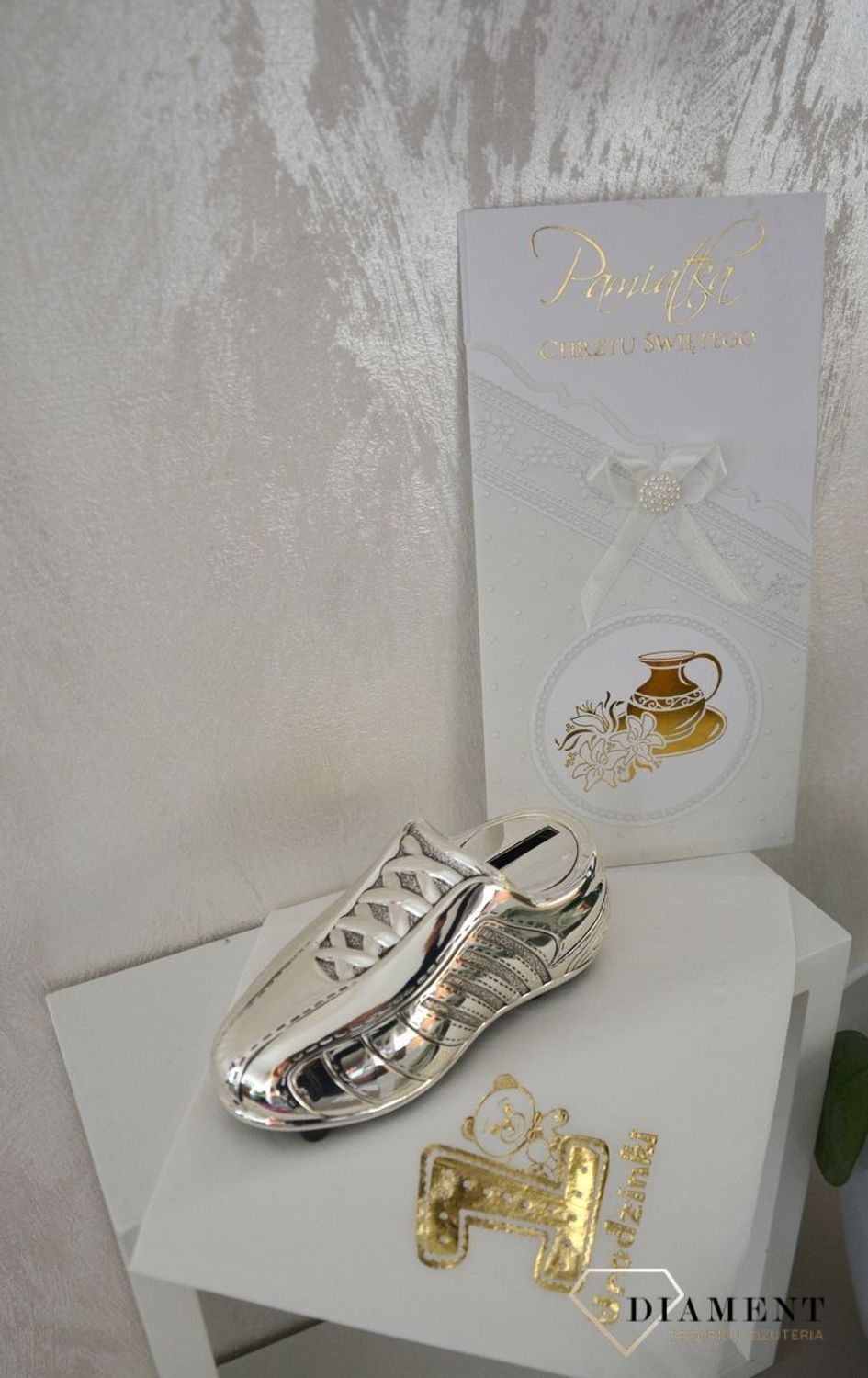 Posrebrzana skarbonka, but dla przyszłego piłkarza, sportowca. Doskonale sprawdzi się w roli drobnego upominku z okazji chrztu, roczku jak i dla starszego dziecka.7.jpg