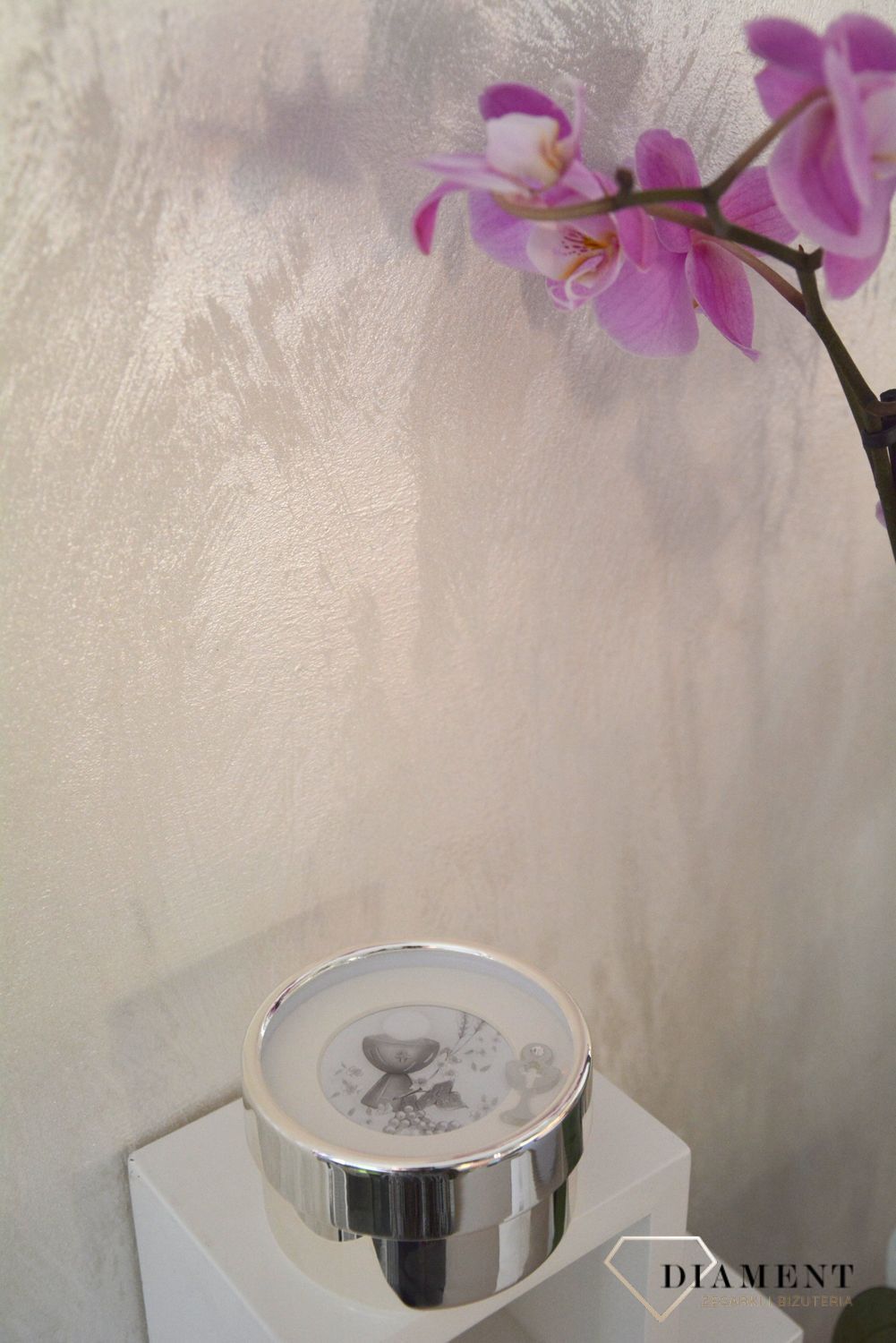 Proponujemy Państwu piękne posrebrzane pudełeczko, które sprawdzi się jako opakowanie prezentu komunijnego takiego jak np. pierścionek, łańcuszek, kolczyki, zegarek..jpg