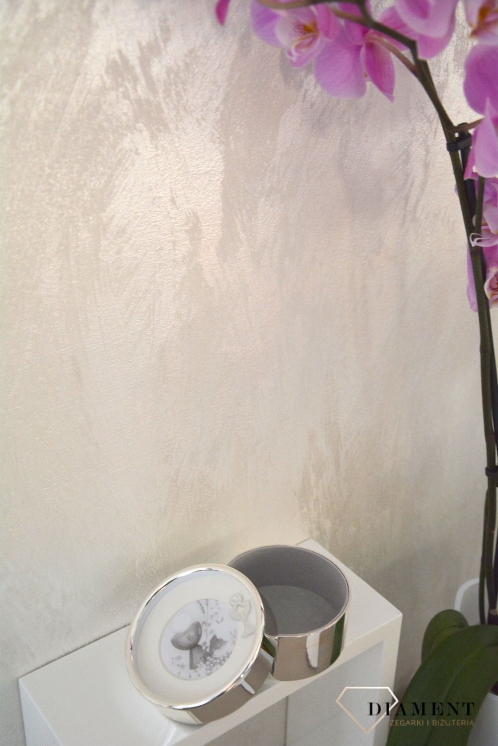 Proponujemy Państwu piękne posrebrzane pudełeczko, które sprawdzi się jako opakowanie prezentu komunijnego takiego jak np. pierścionek, łańcuszek, kolczyki, zegarek..jpg