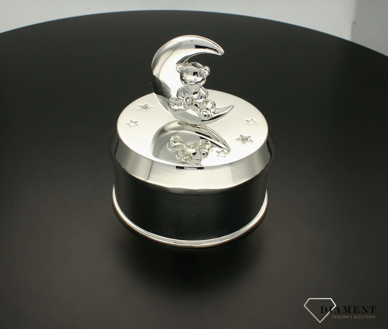 Posrebrzana pozytywka z księżycem i misiem dodatkowo delikatnie zdobiona cyrkoniami. Ponadczasowa pamiątka chrztu, urodzin lub innych uroczystości..jpg