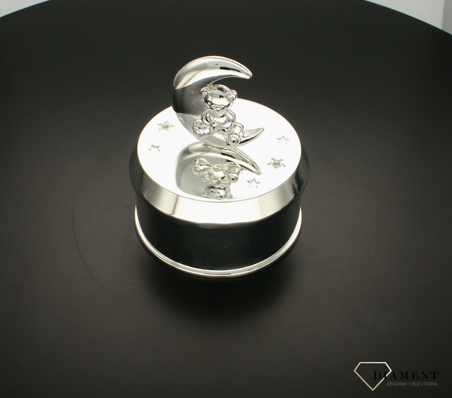 Posrebrzana pozytywka z księżycem i misiem dodatkowo delikatnie zdobiona cyrkoniami. Ponadczasowa pamiątka chrztu, urodzin lub innych uroczystości..jpg