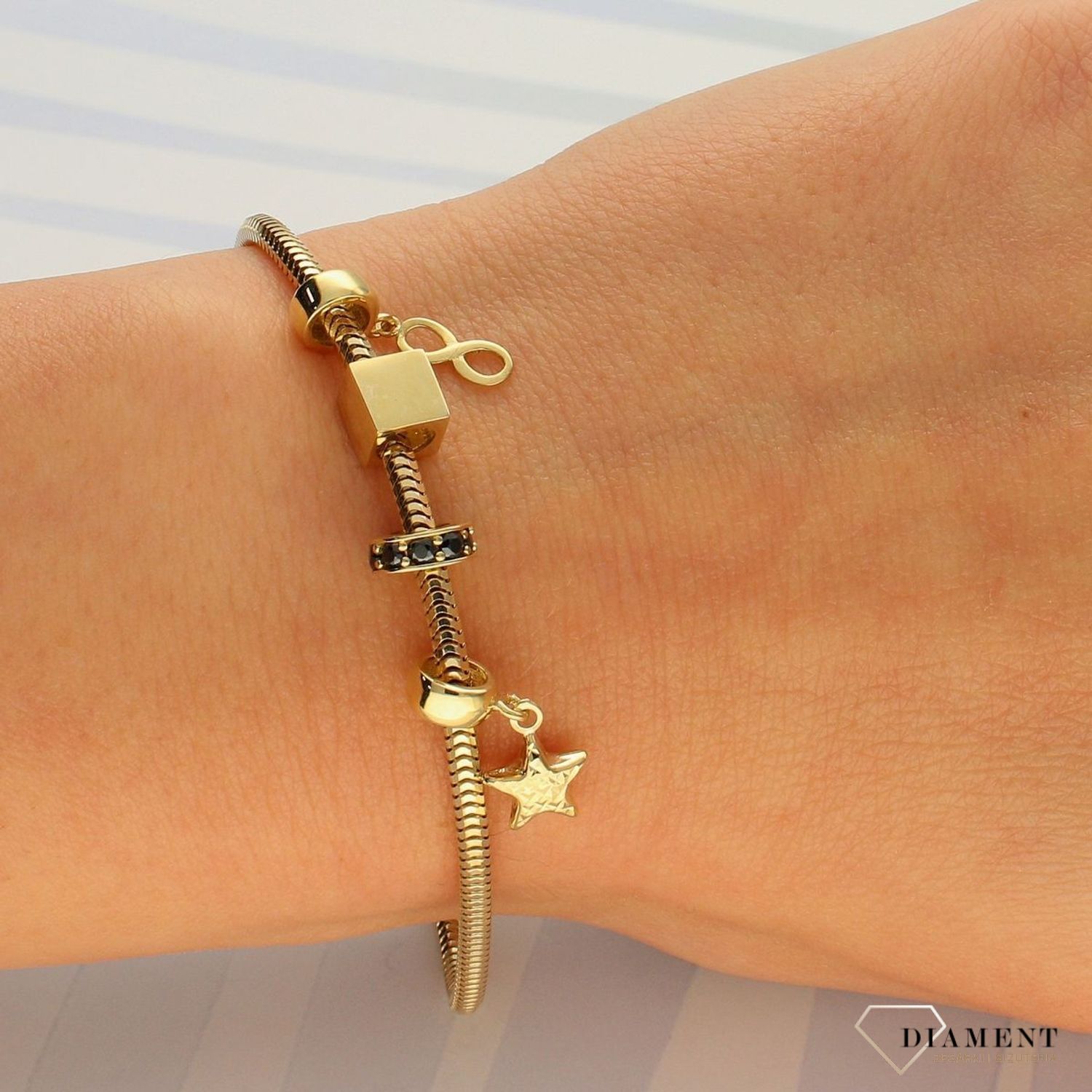 Złota zawieszka Charms do bransoletki, na łańcuszek gładki kwadrat ZW-X-000-N00-LA14143.jpg