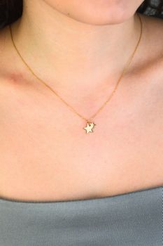 Delikatny złoty naszyjnik damski 333 z gwiazdkami i cyrkonią. Subtelny łańcuszek celebrytka, waga 1 g. Idealny do codziennych stylizacji i jako elegancki prezent (1).jpg