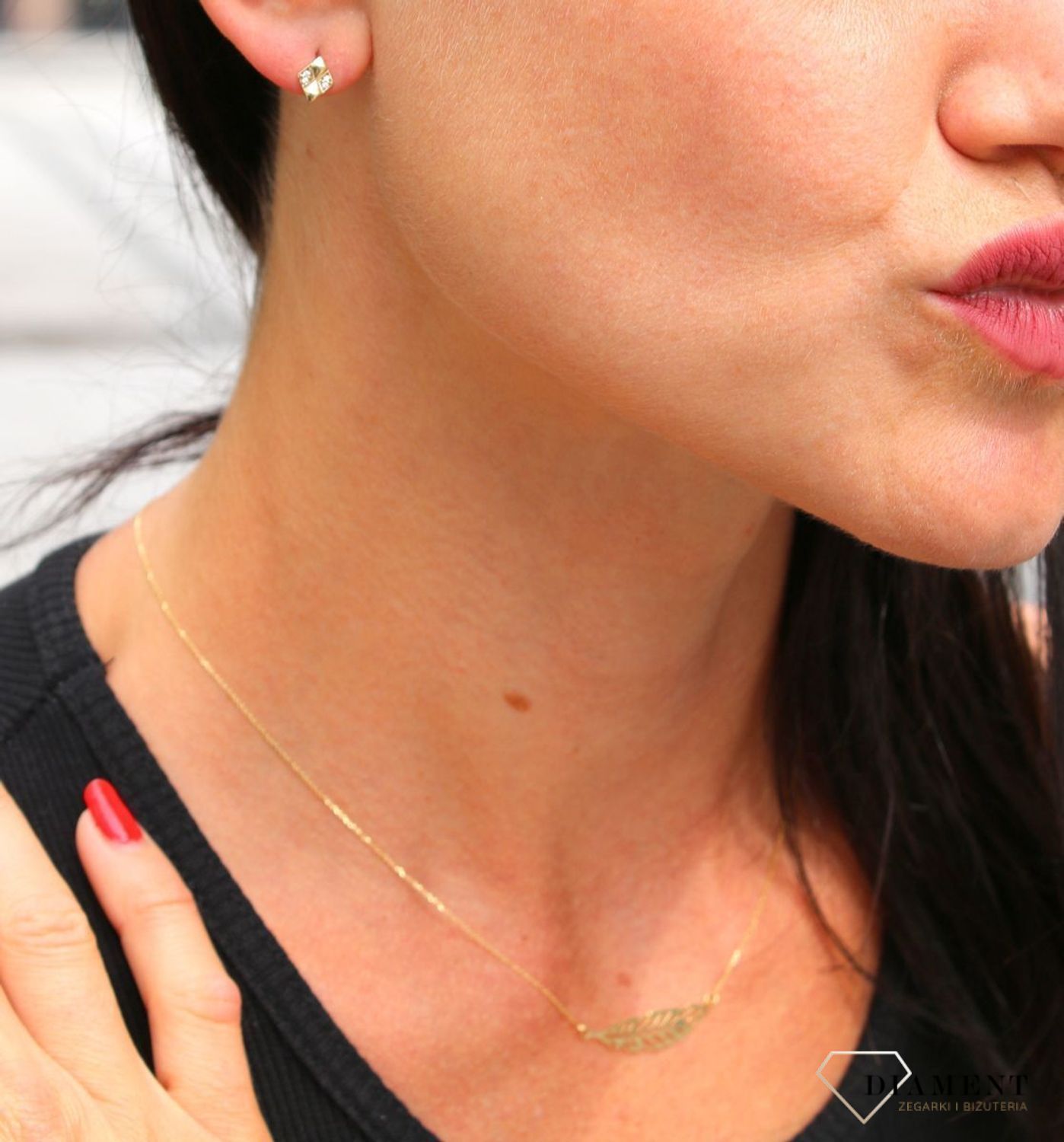 Naszyjnik złota Yes celebrytka 585 'Piórko' ZW-X-000-N45-CA17560 to wyjątkowa biżuteria dla mamy i ukochanej osoby. Piękny prezent dla ulubienicy złota. Wymarzony prezent na rocznicę ślubu. Naszyjnik celebrytka.webp