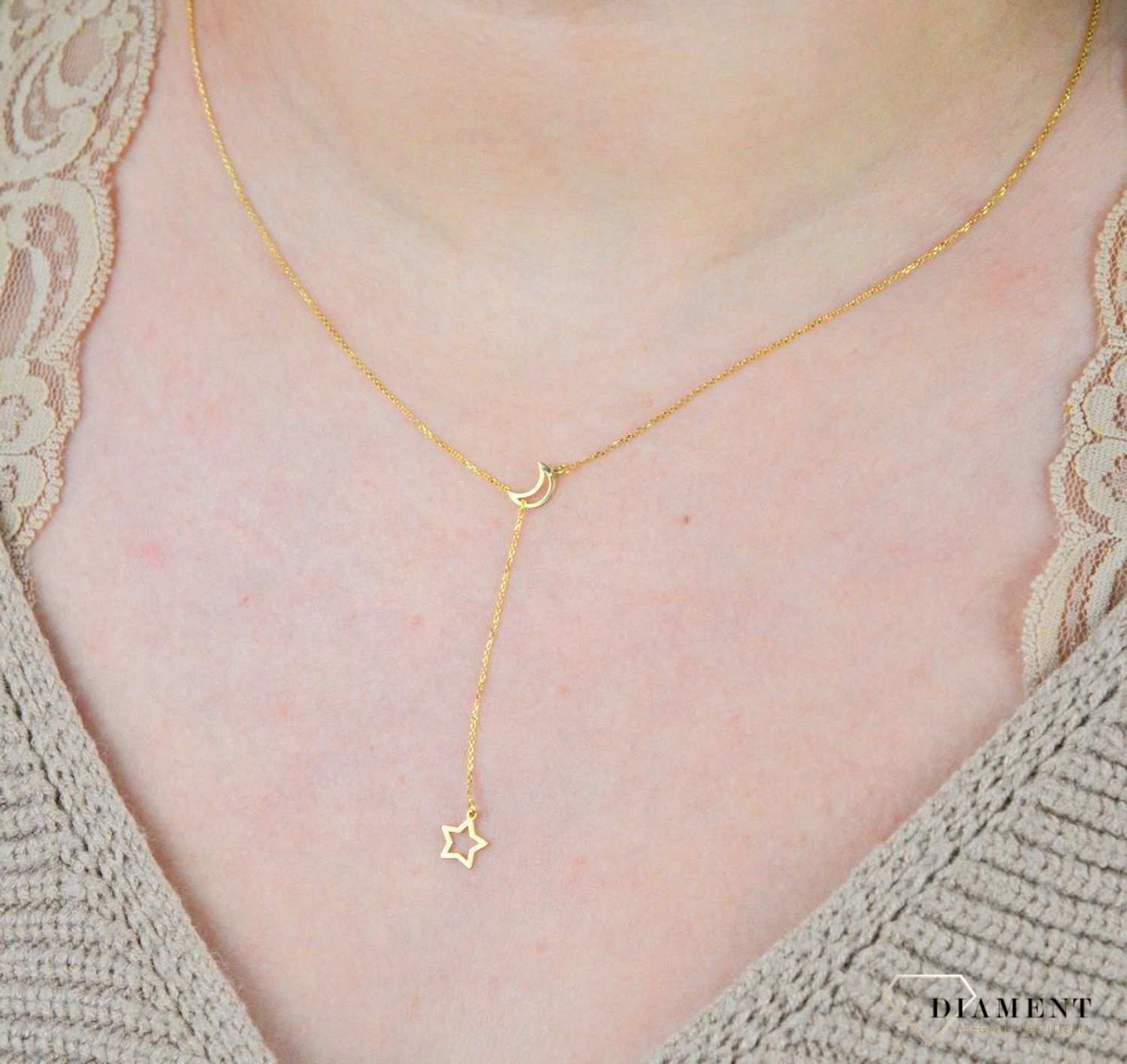 Złoty naszyjnik 333 celebrytka gwiazdka i księżyc ZW-X-000-N45-CA18153. Złoty naszyjnik celebrytka typu krawatka z elementem ozdobnym w postaci gwiazdki i księżyca. Wykonana ze 8-karatowego żółtego złota, próba 333. (2).jpg