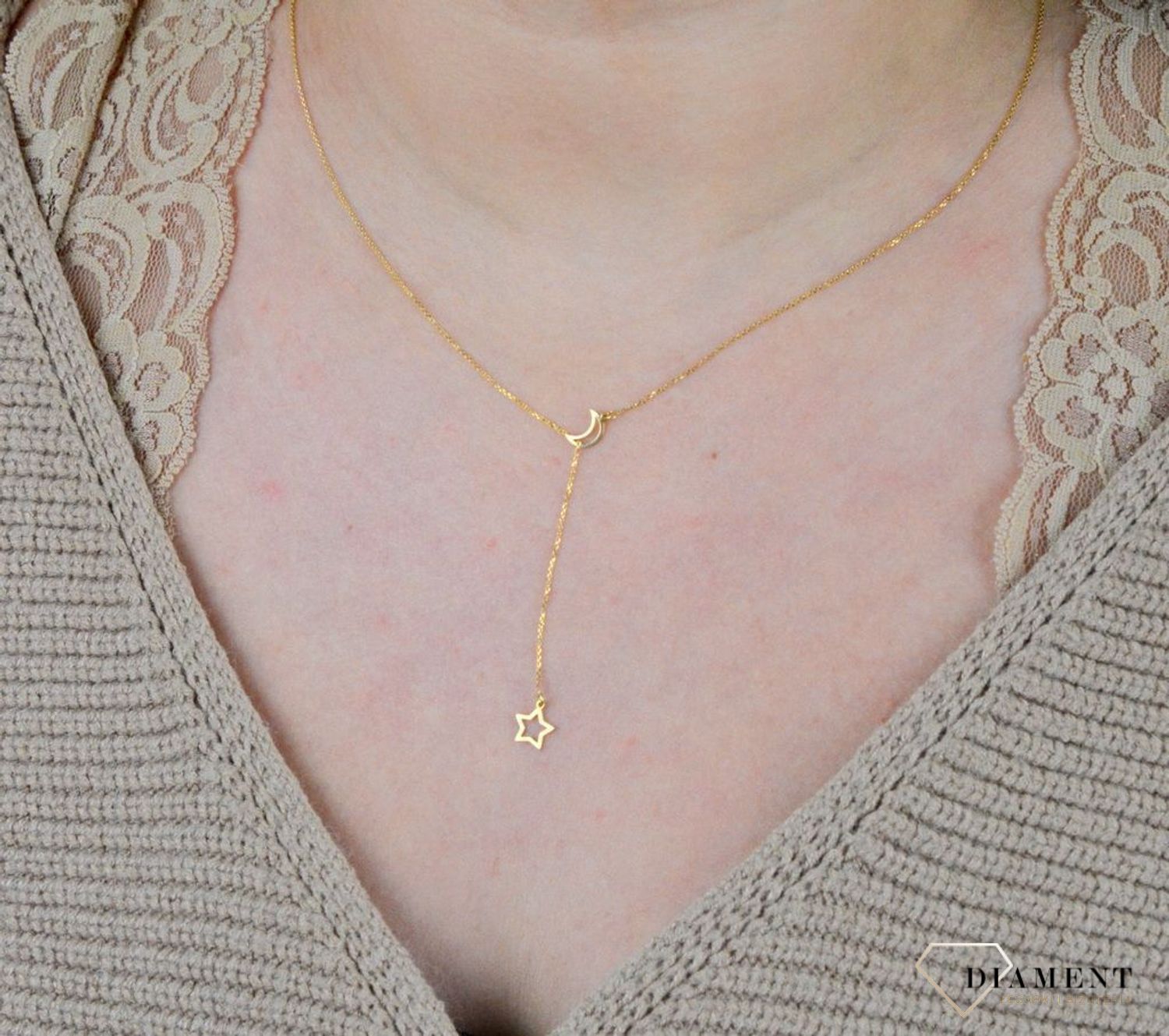 Złoty naszyjnik 333 celebrytka gwiazdka i księżyc ZW-X-000-N45-CA18153. Złoty naszyjnik celebrytka typu krawatka z elementem ozdobnym w postaci gwiazdki i księżyca. Wykonana ze 8-karatowego żółtego złota, próba 333. (2).jpg