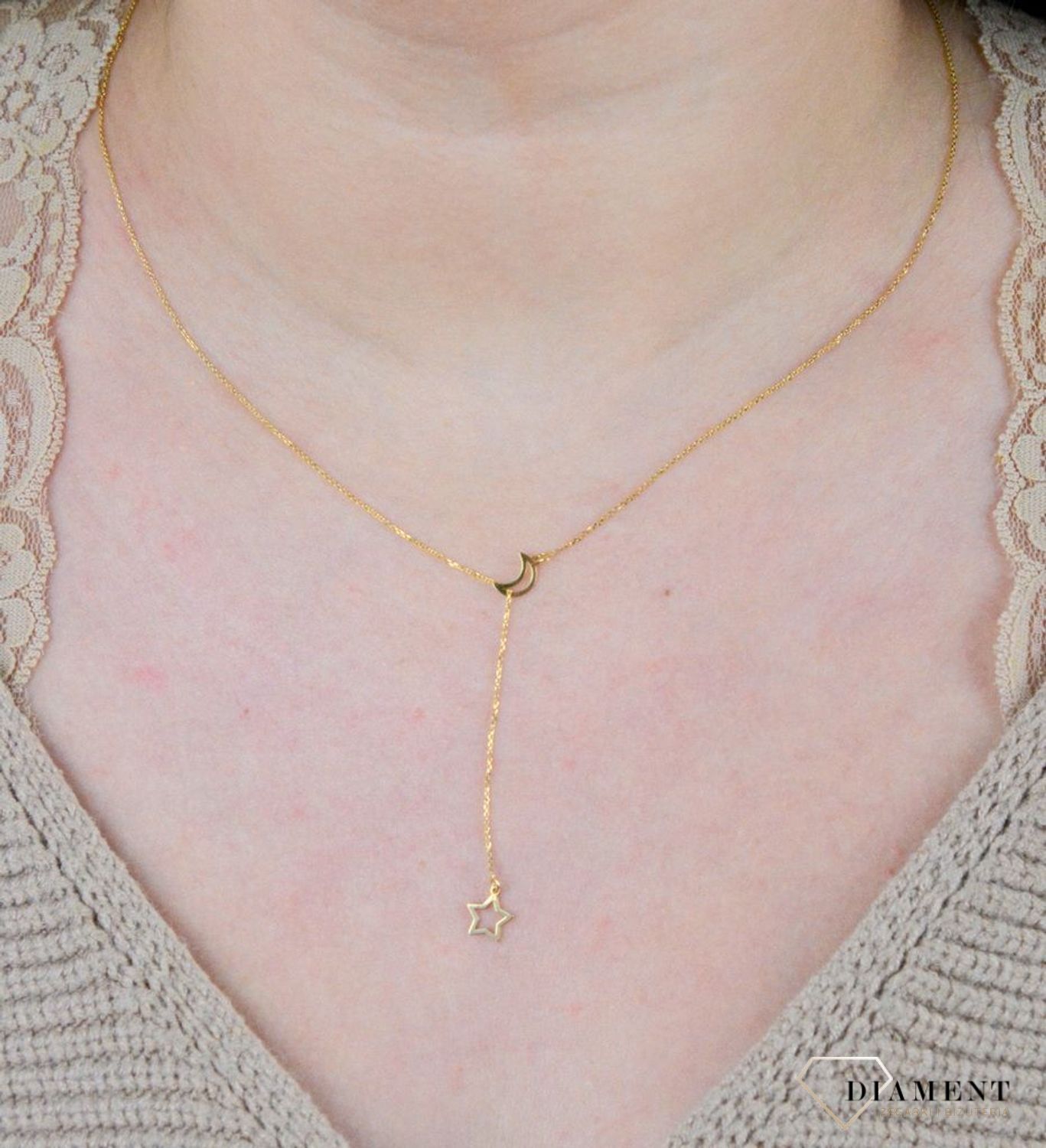 Złoty naszyjnik 333 celebrytka gwiazdka i księżyc ZW-X-000-N45-CA18153. Złoty naszyjnik celebrytka typu krawatka z elementem ozdobnym w postaci gwiazdki i księżyca. Wykonana ze 8-karatowego żółtego złota, próba 333. (2).jpg