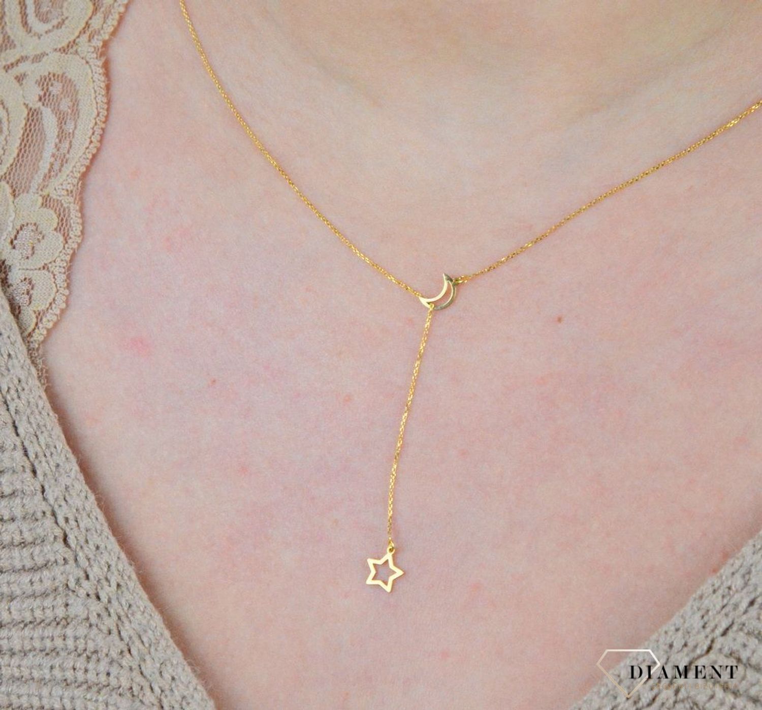 Złoty naszyjnik 333 celebrytka gwiazdka i księżyc ZW-X-000-N45-CA18153. Złoty naszyjnik celebrytka typu krawatka z elementem ozdobnym w postaci gwiazdki i księżyca. Wykonana ze 8-karatowego żółtego złota, próba 333. (2).jpg