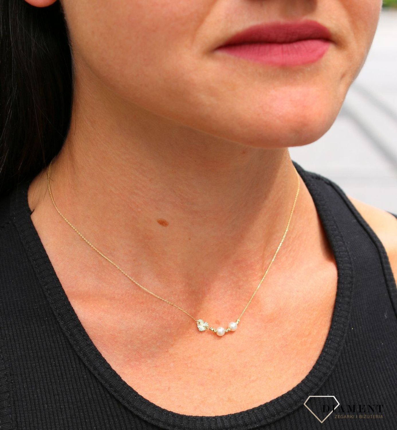Złoty naszyjnik z perłami celebrytka Yes.webp