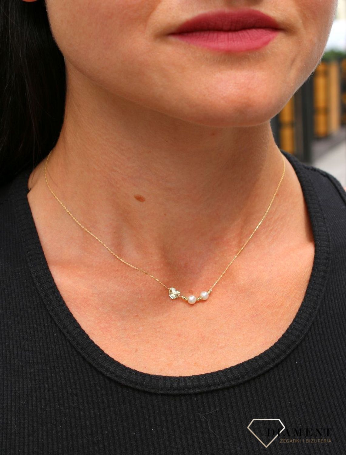 Złoty naszyjnik z perłami celebrytka Yes.webp