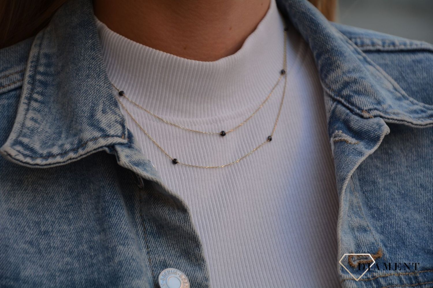 Naszyjnik złoty celebrytka ozdobiony czarnymi cyrkoniami (2).jpg