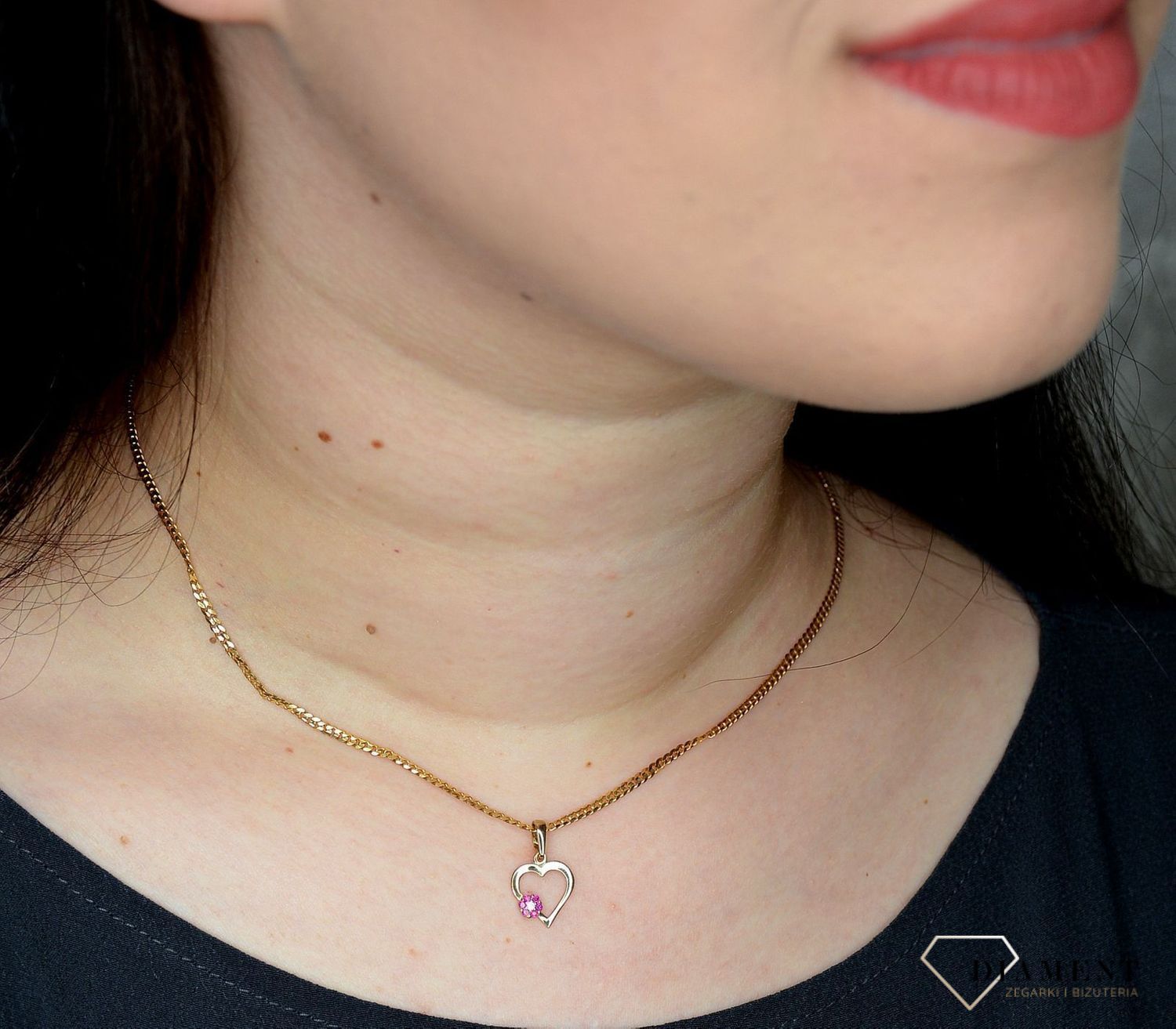 Złota zawieszka 333 serduszko z czerwonym kwiatkiem ZW-X-X07-N00-LJ15548.jpg