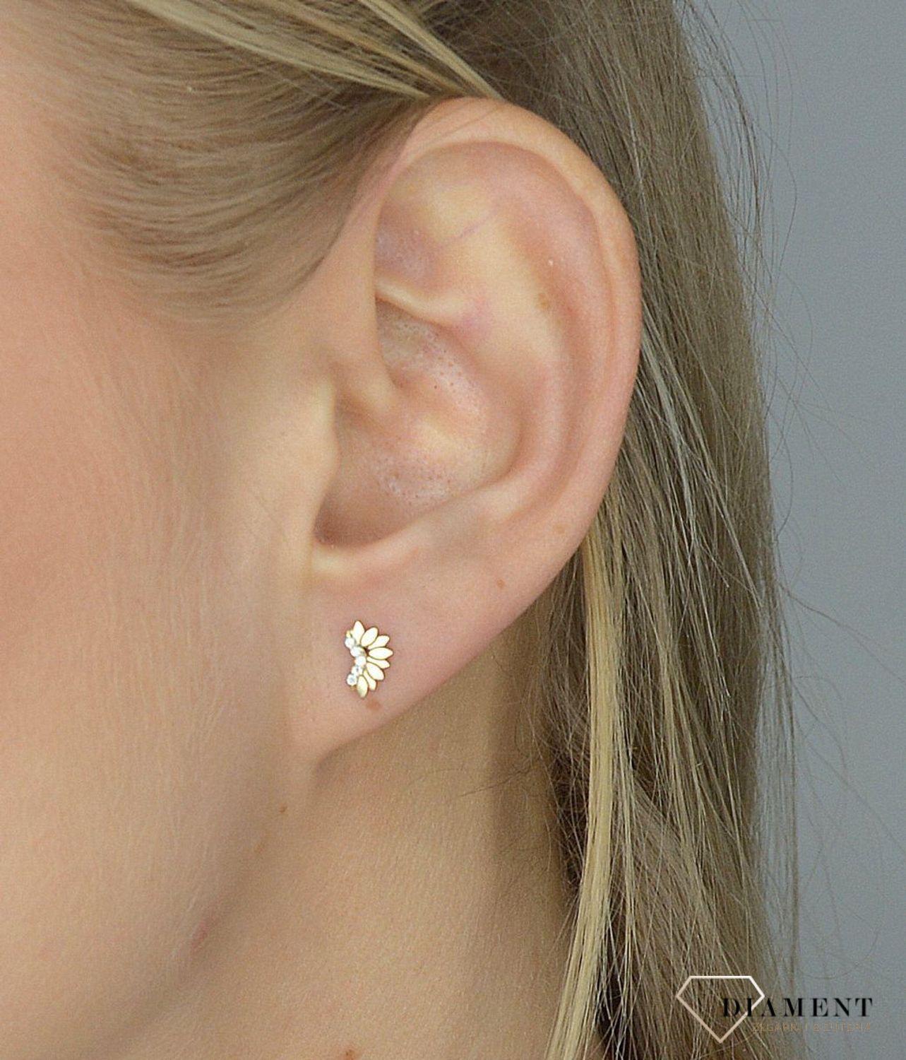 Złote kolczyki 333 cyrkonie z płatkami ZW-X-X08-N00-FB15993.jpg