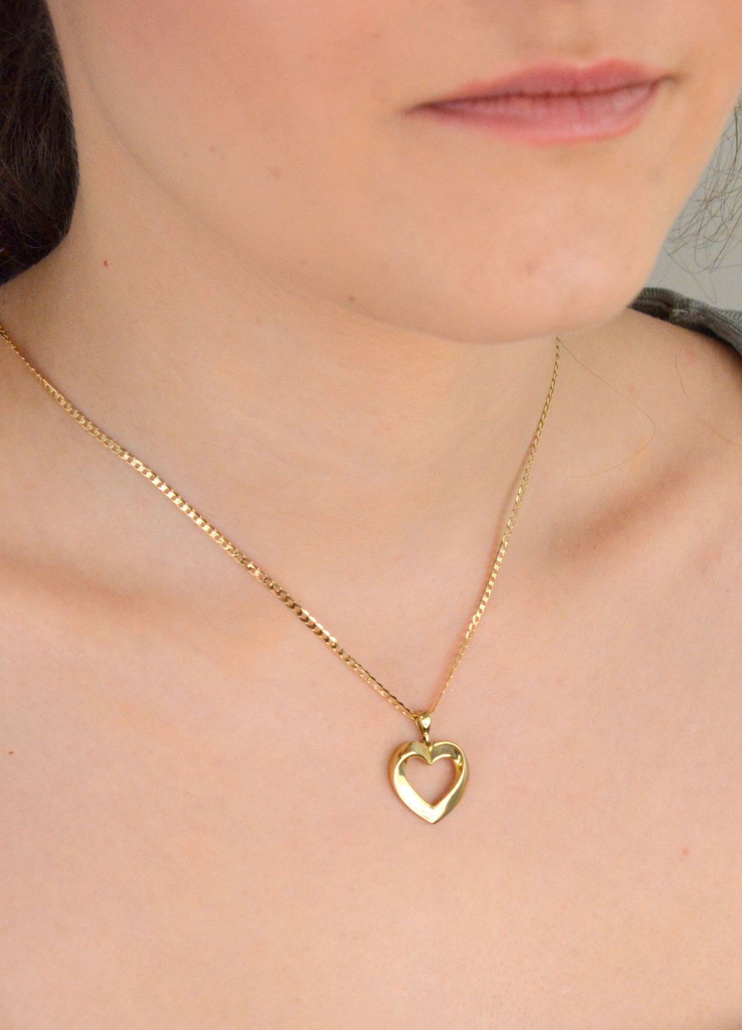 Zawieszka złota serduszko gładkie próba 333, ZW-X-X08-N00-LA14500 Elegancka zawieszka w kształcie gładkiego serduszka, wykonana z wysokiej jakości złota próby 333..jpg