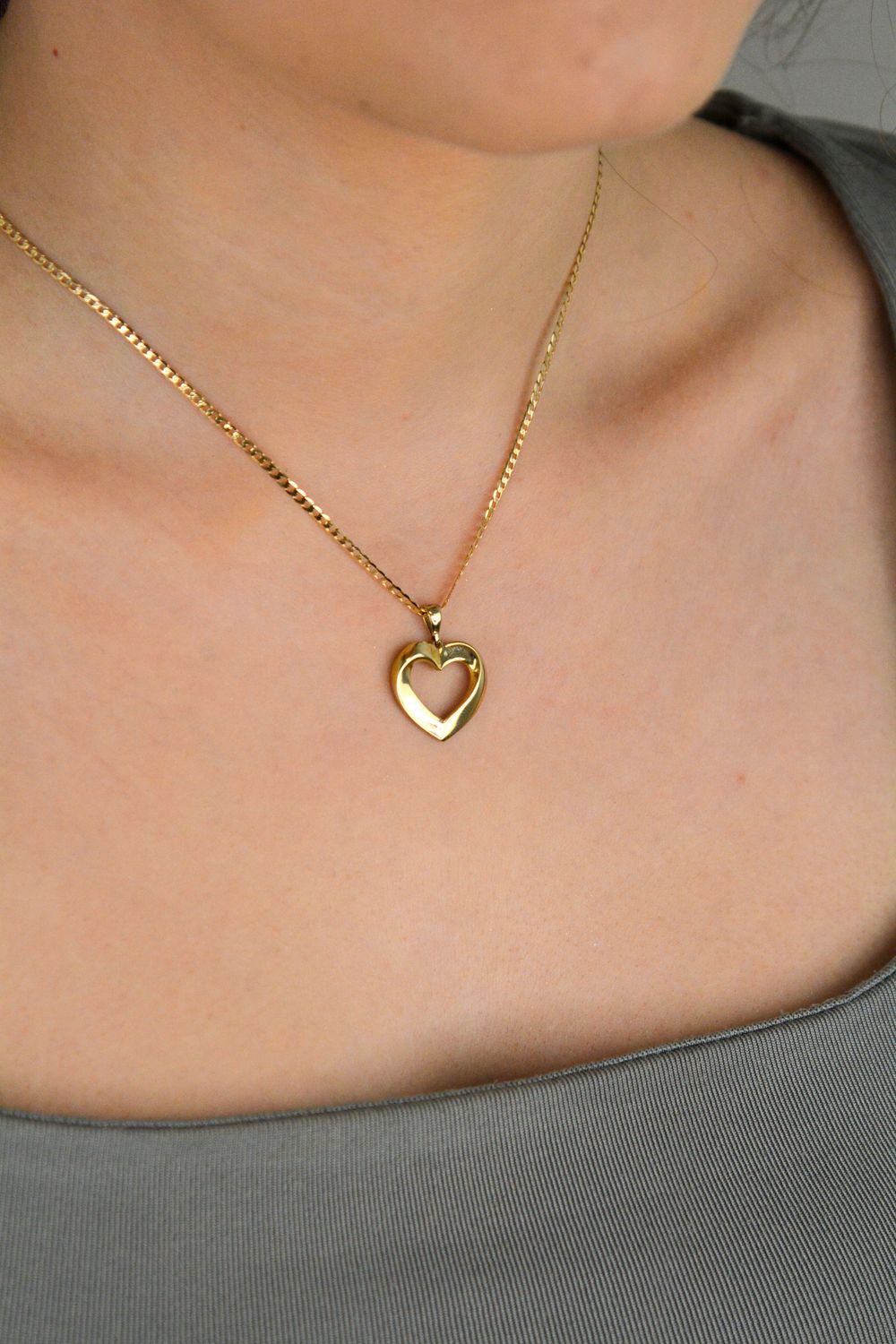 Zawieszka złota serduszko gładkie próba 333, ZW-X-X08-N00-LA14500 Elegancka zawieszka w kształcie gładkiego serduszka, wykonana z wysokiej jakości złota próby 333..jpg