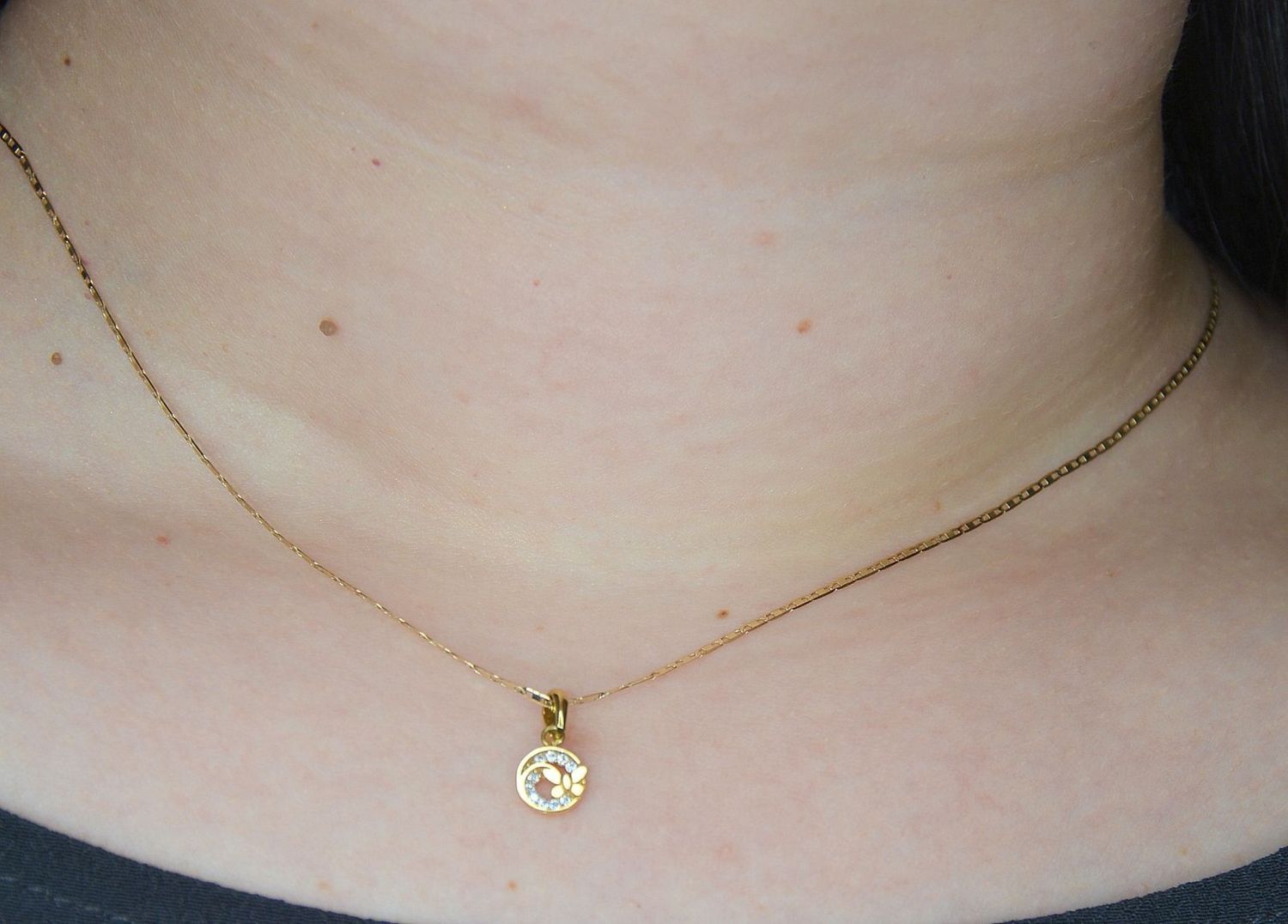 Złota zawieszka 333 kółeczko z motylkiem i cyrkonią ZW-X-X08-N00-LB14510.jpg