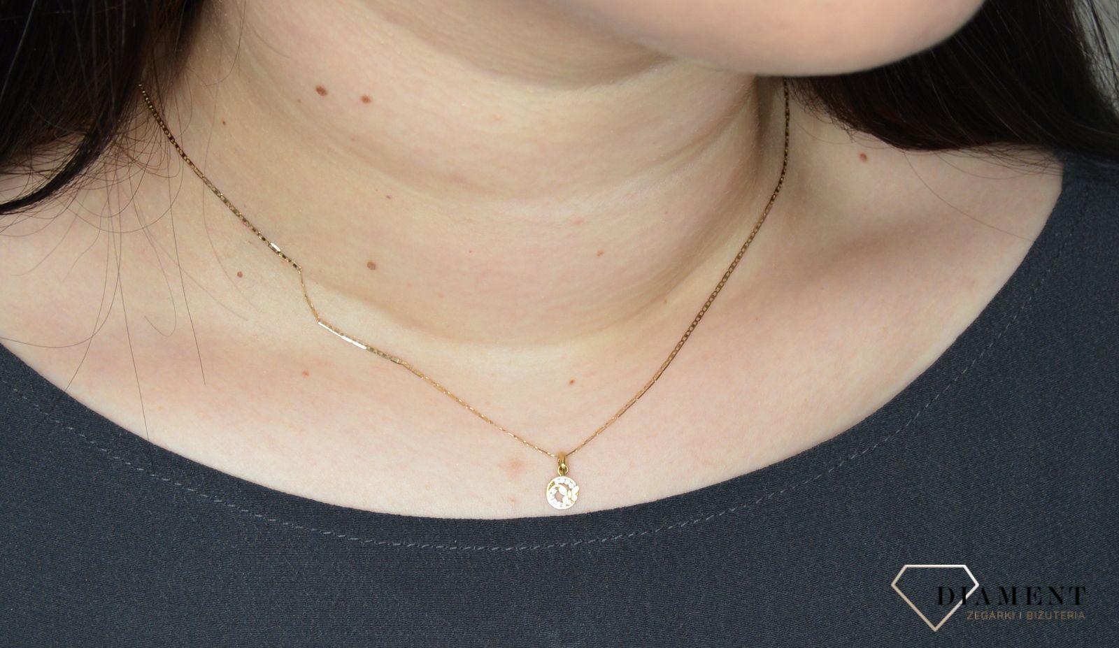 Złota zawieszka 333 kółeczko z motylkiem i cyrkonią ZW-X-X08-N00-LB14510.jpg