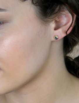 Kolczyki złote okrągłe grawerowane z białym złotem pr 333, ZW-X-X09-D00-FA17284 Piękne i eleganckie złote kolczyki w okrągłym kształcie, ozdobione delikatnym grawerem oraz wykończone (3).JPG