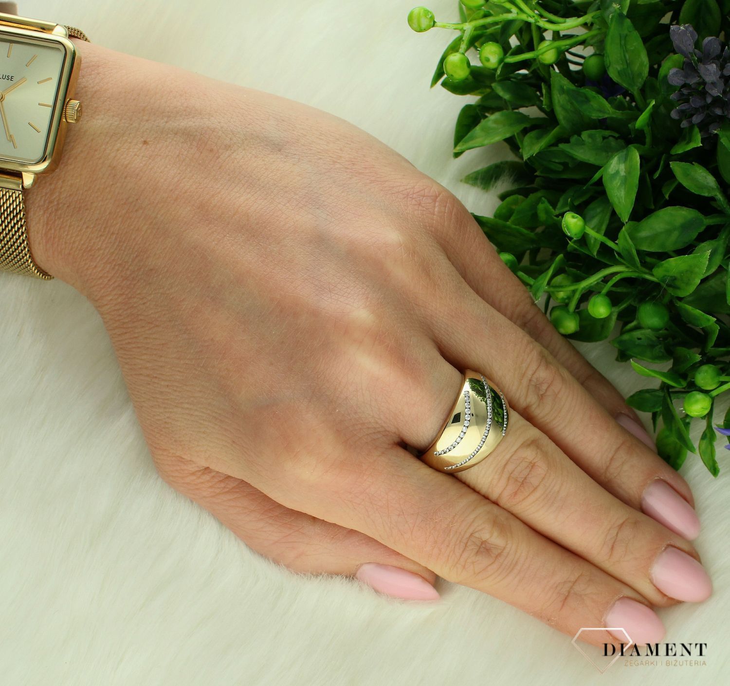 Złoty pierścionek damski 333 z cyrkoniami rozmiar 15 ZW-X-X09-N00-EB16448. Złoty pierścionek damski. Pierścionek złoty 333 z cyrkoniami. Złoty pierścionek o klasycznym wzorze na prezent. Pierścionek złoty dla kobiety (2).jpg