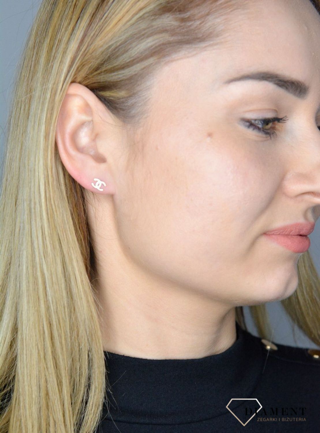 Kolczyki złote wzór Channelki na sztyft ZW-X-X09-N00-FA12658..jpg