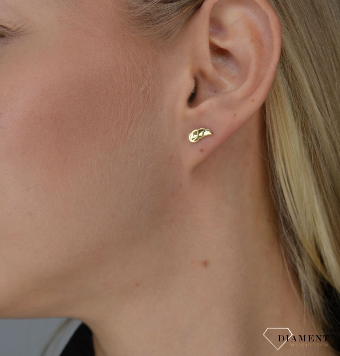 Złote kolczyki 333 grawerowane skrzydełka ZW-X-X09-N00-FA15617.jpg