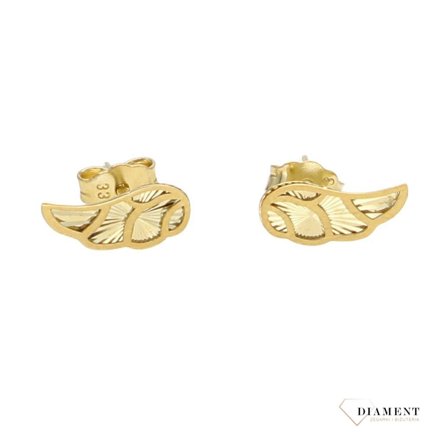 Złote kolczyki 333 grawerowane skrzydełka ZW-X-X09-N00-FA15617.jpg