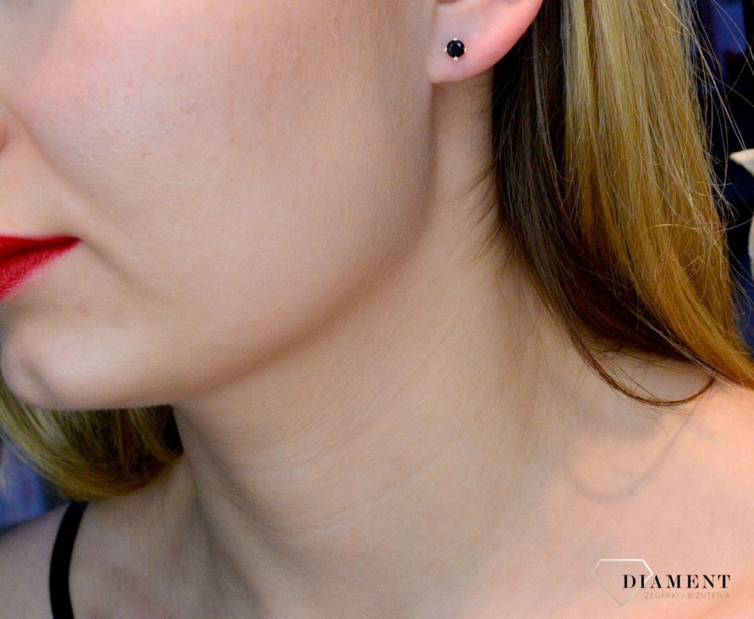 Złote kolczyki 333 wkrętki z czarną cyrkonią ZW-X-X09-N00-FC10218.  Cudowne, błyszczące kolczyki z czarną cyrkonią idealnie wykończone. Kolczyki z zapięciem na sztyft- bardzo wygodne i klasyczne zapięcie. Kolczyki można połącz.jpg