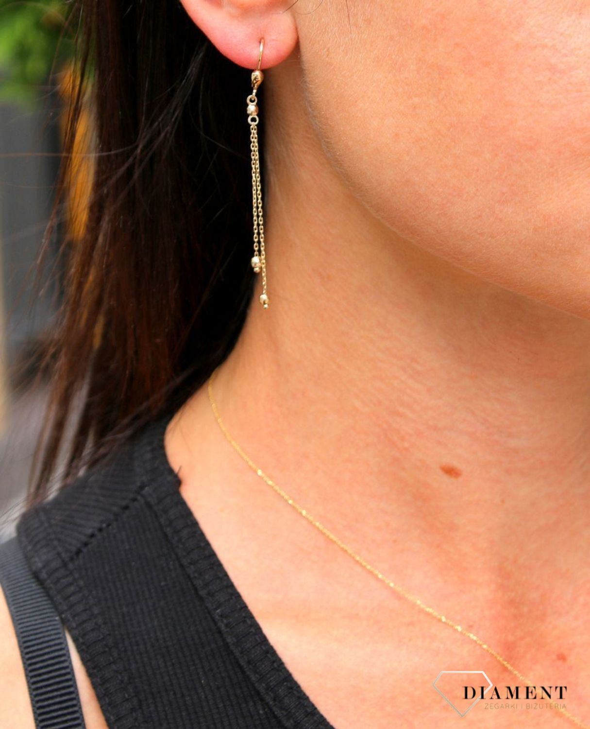 Kolczyki złote 333 Yes z łańcuszkiem i wiszącymi kuleczkami. Piękny prezent dla ulubienicy złota. Wymarzony prezent na rocznicę ślubu..webp