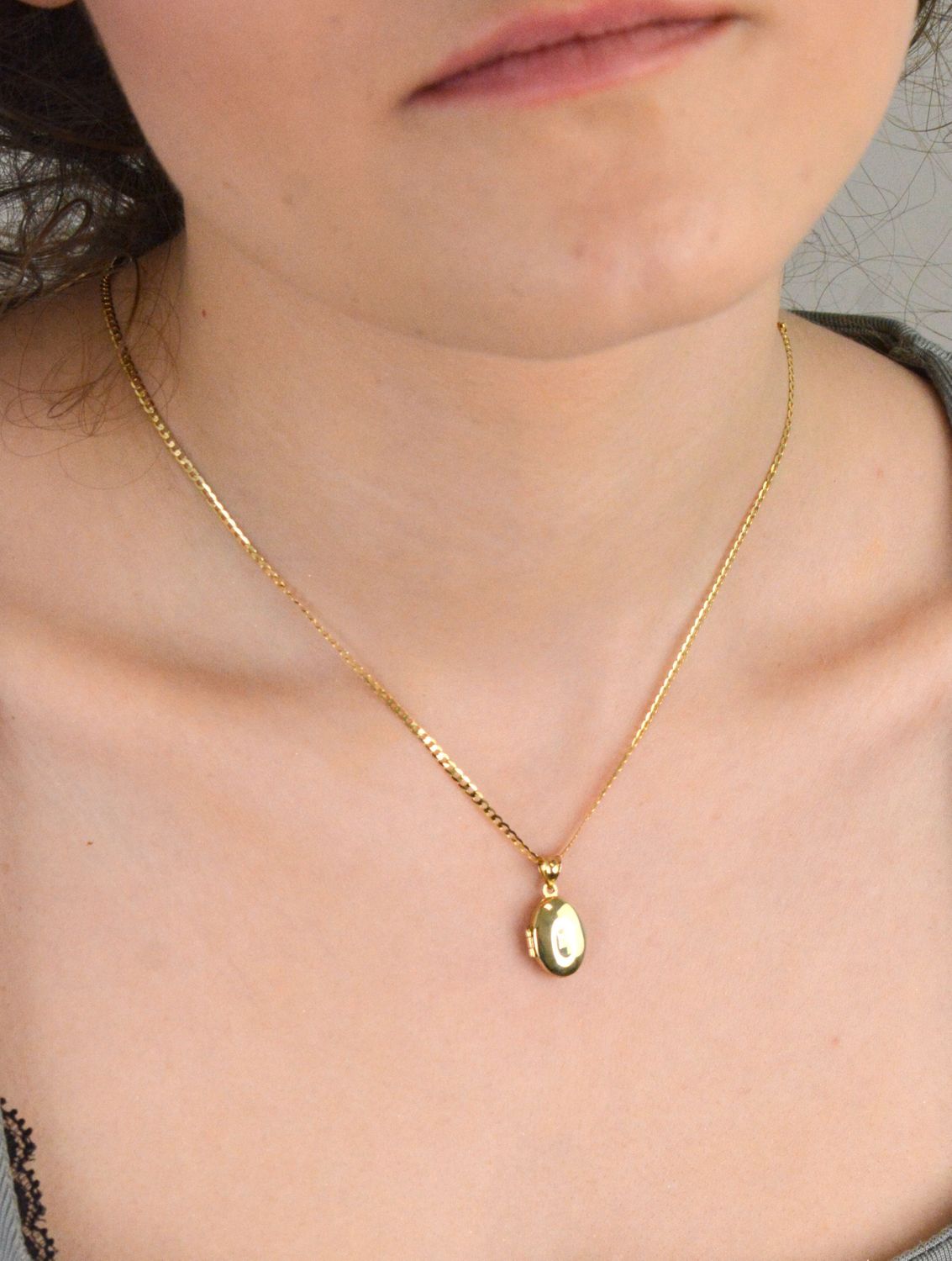 Złota zawieszka Otwierane puzderko złoto 333, ZW-X-X09-N00-LA17199. Delikatne zdobienia nadają mu wyjątkowy urok, a subtelny połysk złota podkreśla jego elegancję. Podaruj sobie lub komuś 1.jpg