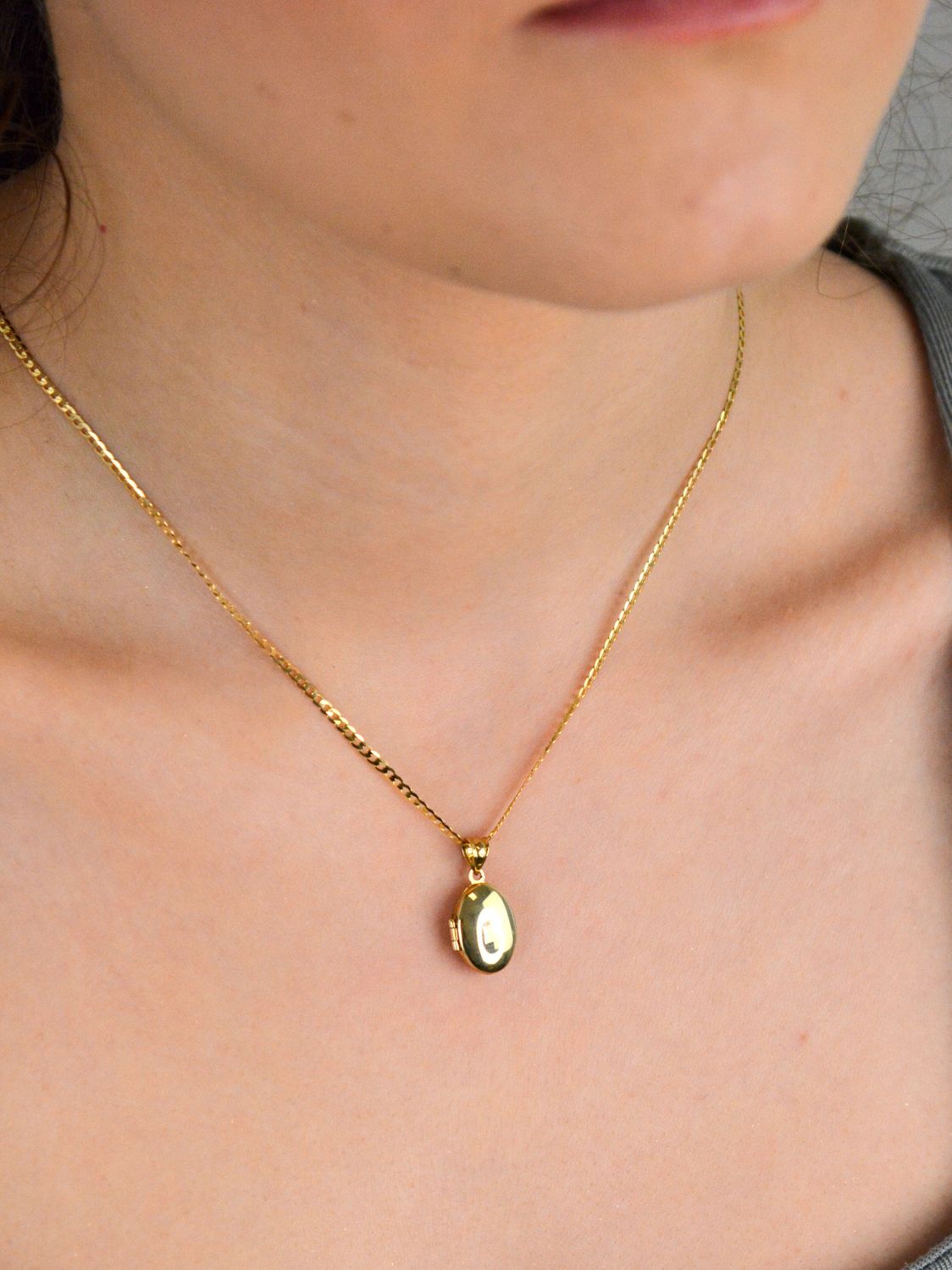 Złota zawieszka Otwierane puzderko złoto 333, ZW-X-X09-N00-LA17199. Delikatne zdobienia nadają mu wyjątkowy urok, a subtelny połysk złota podkreśla jego elegancję. Podaruj sobie lub komuś 1.jpg