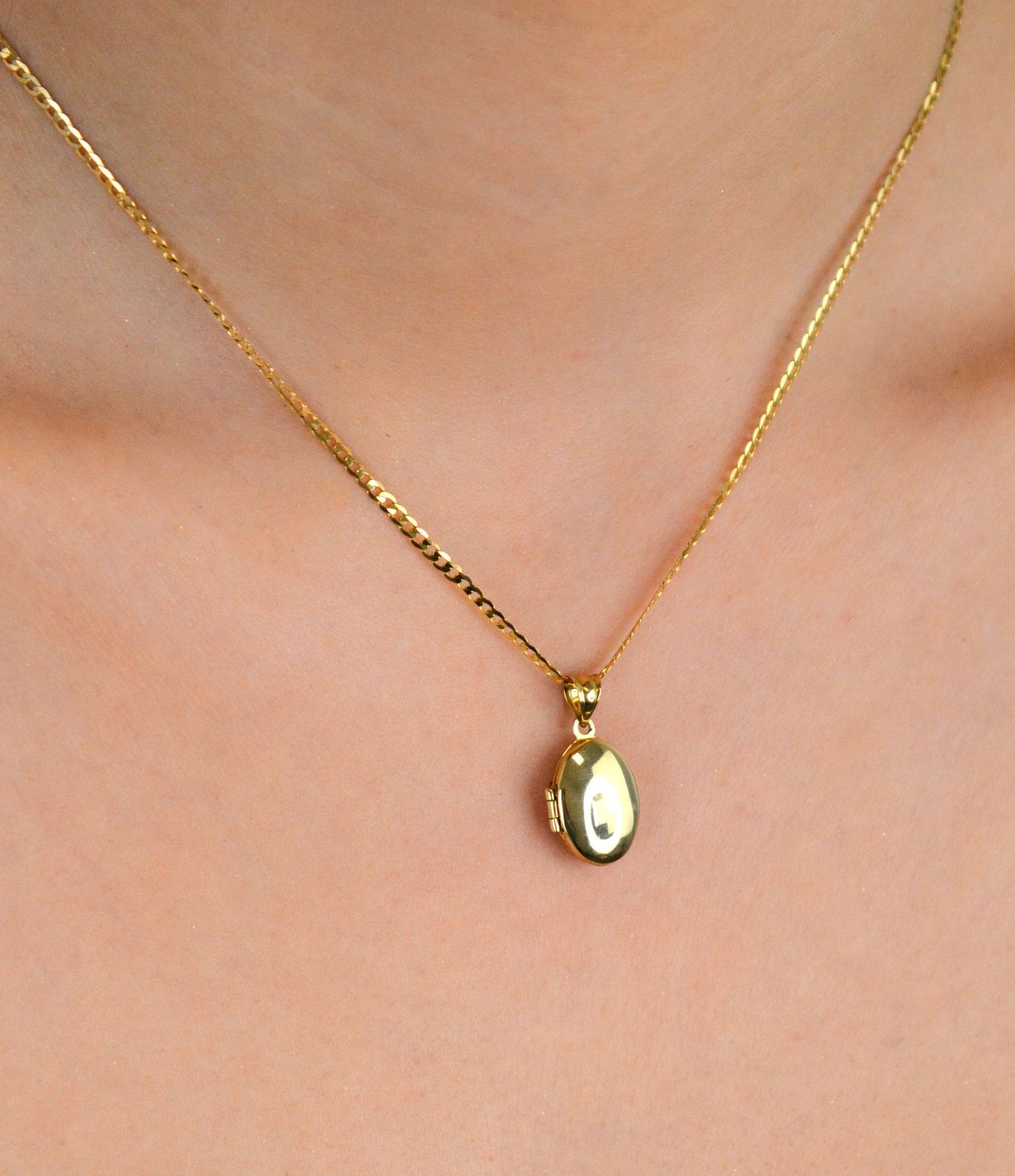 Złota zawieszka Otwierane puzderko złoto 333, ZW-X-X09-N00-LA17199. Delikatne zdobienia nadają mu wyjątkowy urok, a subtelny połysk złota podkreśla jego elegancję. Podaruj sobie lub komuś 1.jpg