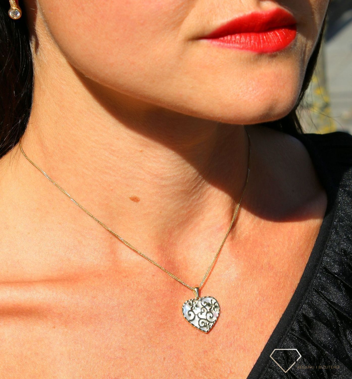 Złota zawieszka 333 piękne serce z masą perłową ZW-X-X09-N00-LW17946.jpg