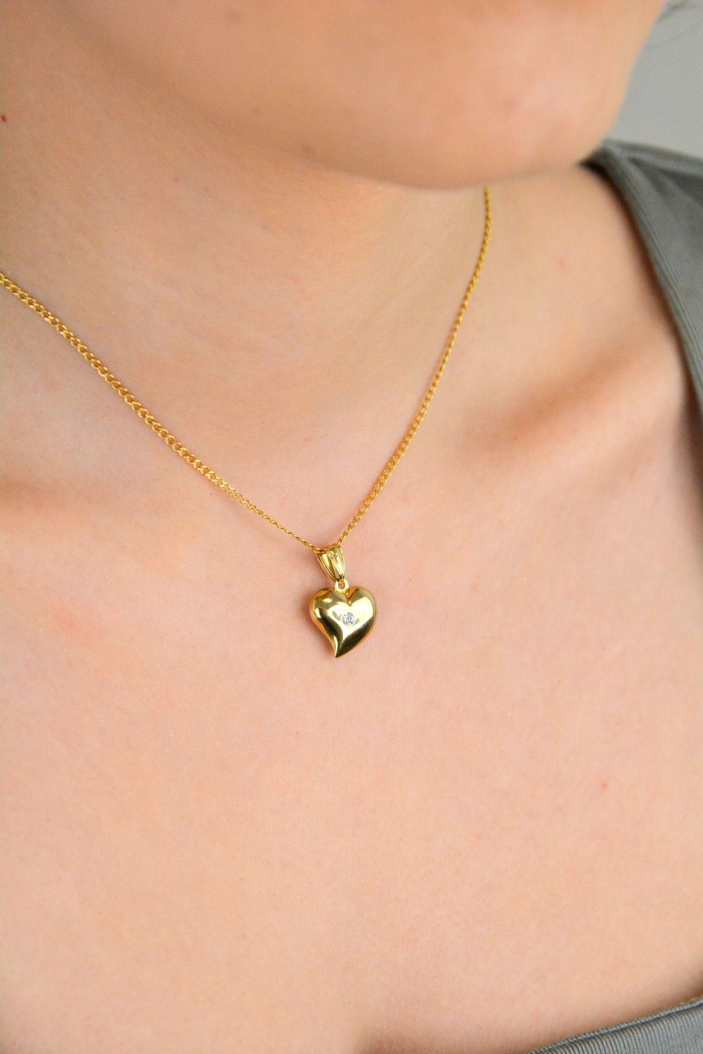Zawieszka złote serce z cyrkonią próba 333, ZW-X-X09-N00-MB11111 Ta urocza zawieszka w kształcie serca została wykonana z wysokiej jakości złota próby 333. 1.jpg