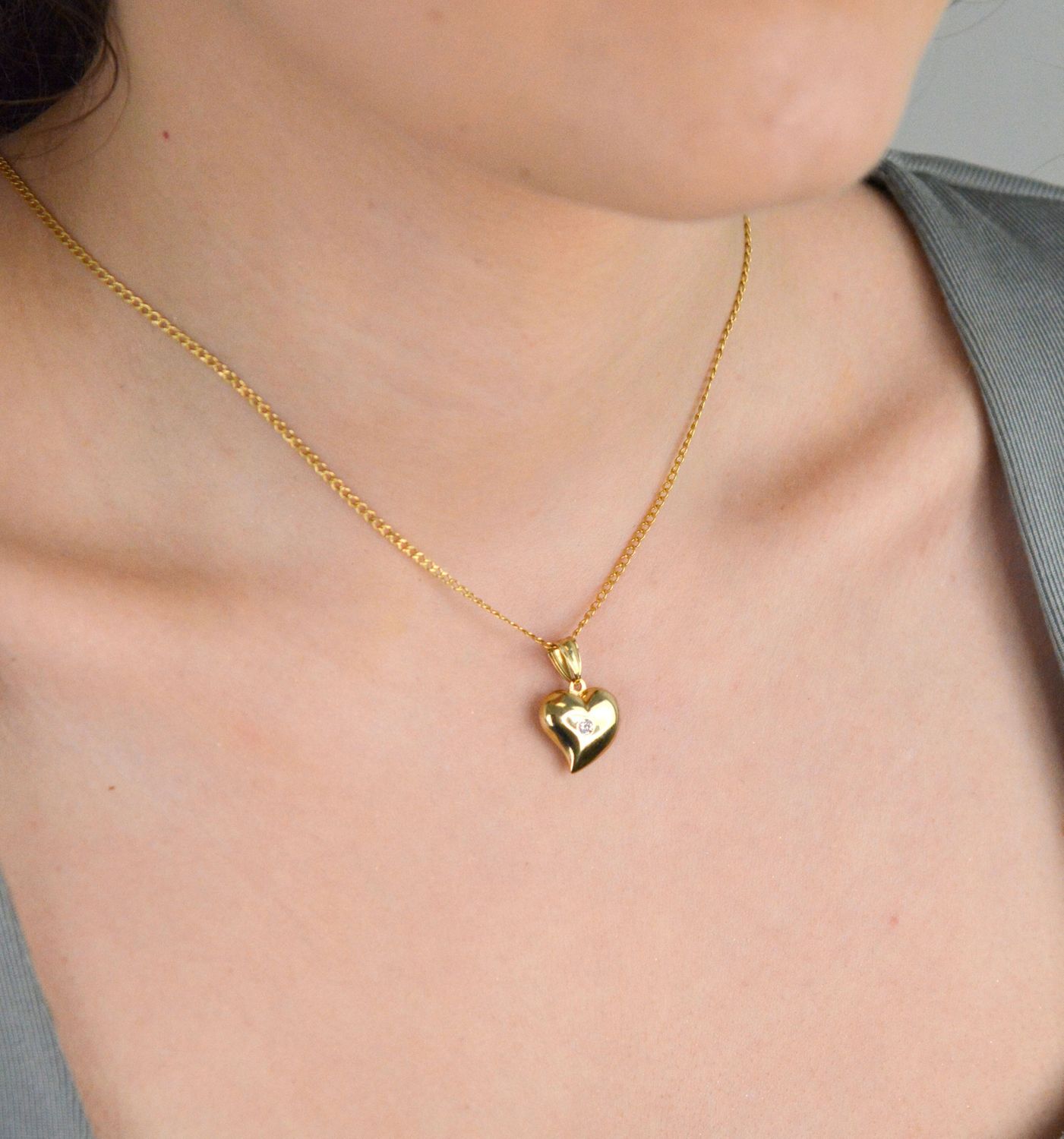 Zawieszka złote serce z cyrkonią próba 333, ZW-X-X09-N00-MB11111 Ta urocza zawieszka w kształcie serca została wykonana z wysokiej jakości złota próby 333. 1.jpg