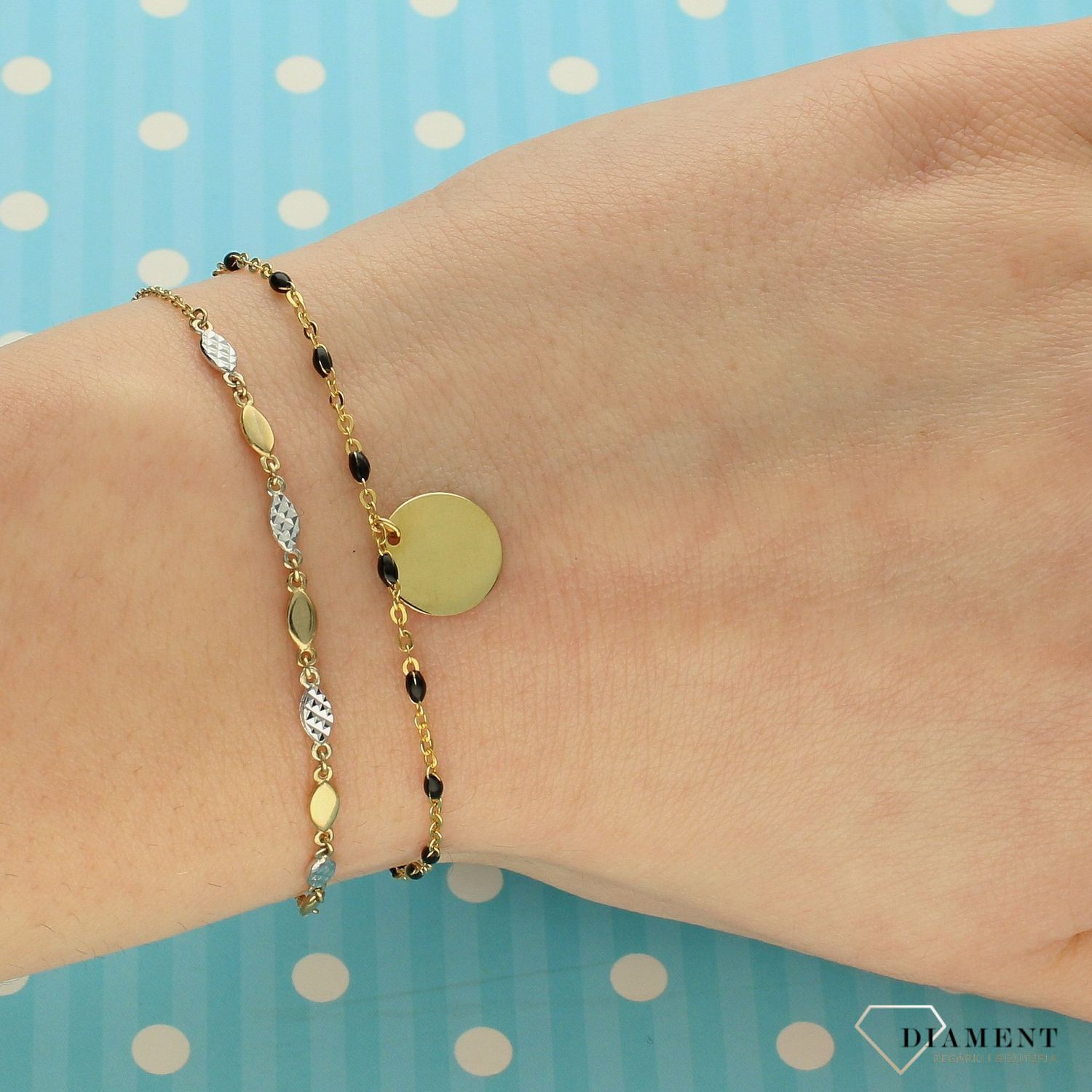 Złota bransoletka celebrytka z kółkiem i czarną emalią ZW-X-X09-N18-DL16947.jpg