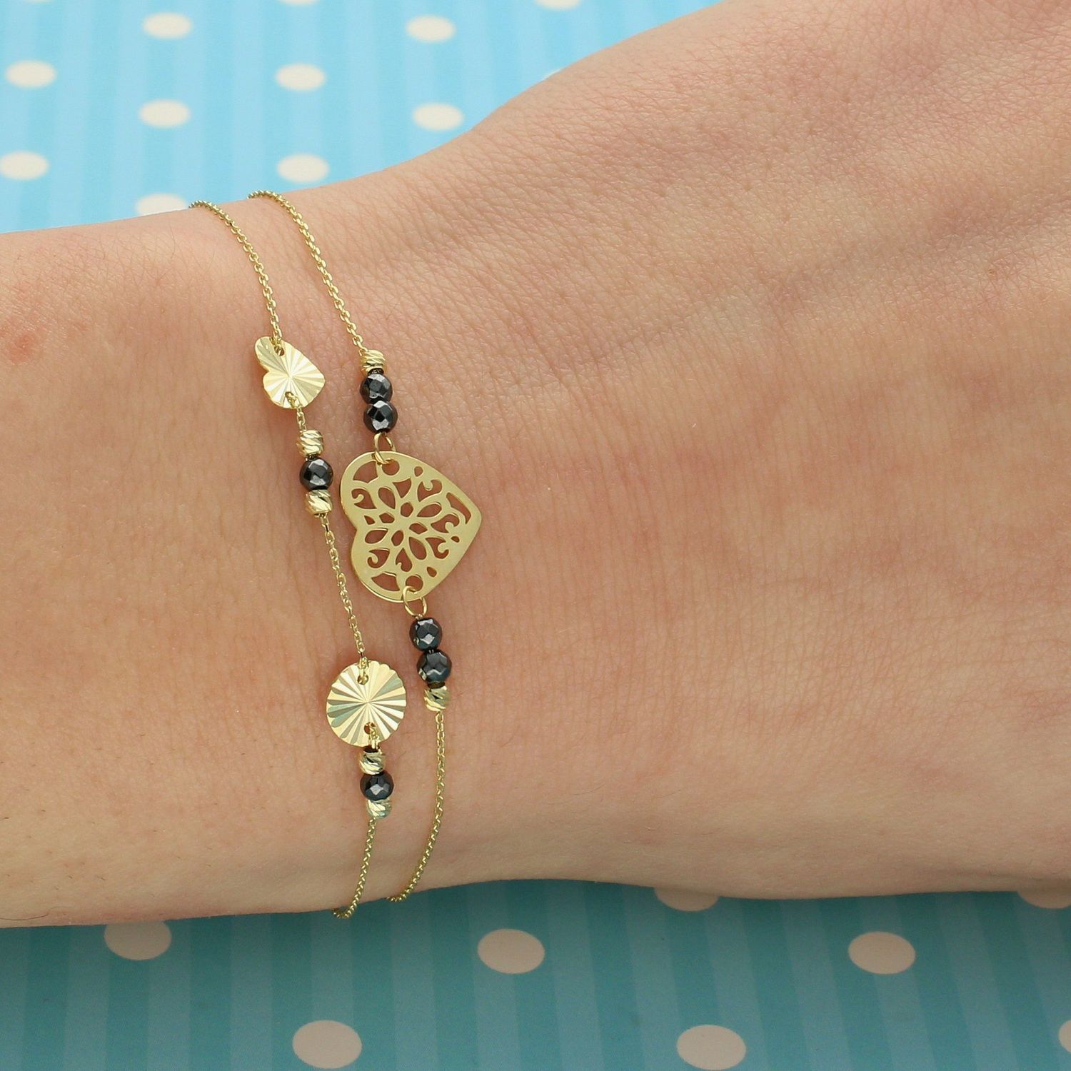 Złota bransoletka 333 ażurowe serce z koralikami ZW-X-X09-N18-DW17835. Złota bransoletka z motywem ażurowego serca i czarnych koralików..jpg