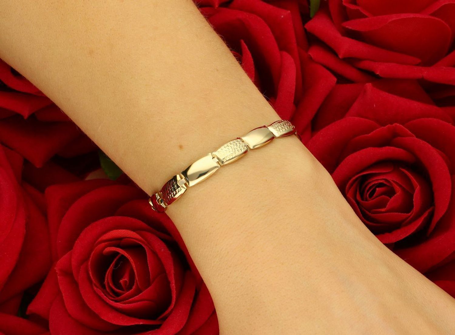 Bransoletka złota blaszki z grawerem pr 333, ZW-X-X09-N19-DA17272 Złota bransoletka wykonana z 8 karatowego żółtego złota. 1.jpg