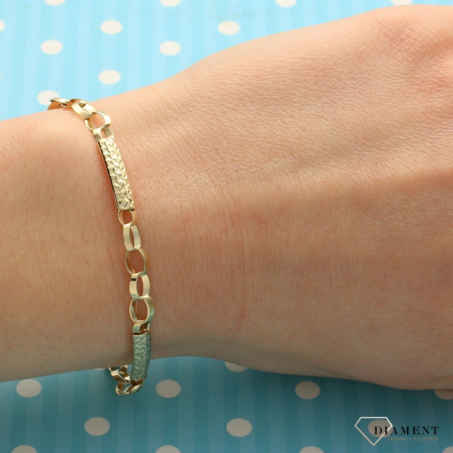 Złota Bransoletka. Żółte złoto. Grawerowane Blaszki. Złote Bransoletki Damskie w Sklepie z Biżuterią zegarki-diament.pl to idealny pomysł na prezent dla kobiety (3).jpg