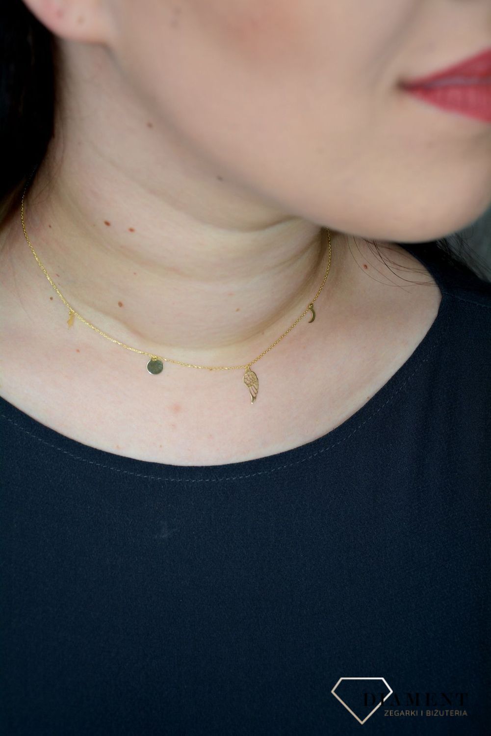 Złoty naszyjnik 333 z zawieszkami księżyc, skrzydełko, kółko i gwiazdka ZW-X-X09-N42-CA16969.jpg
