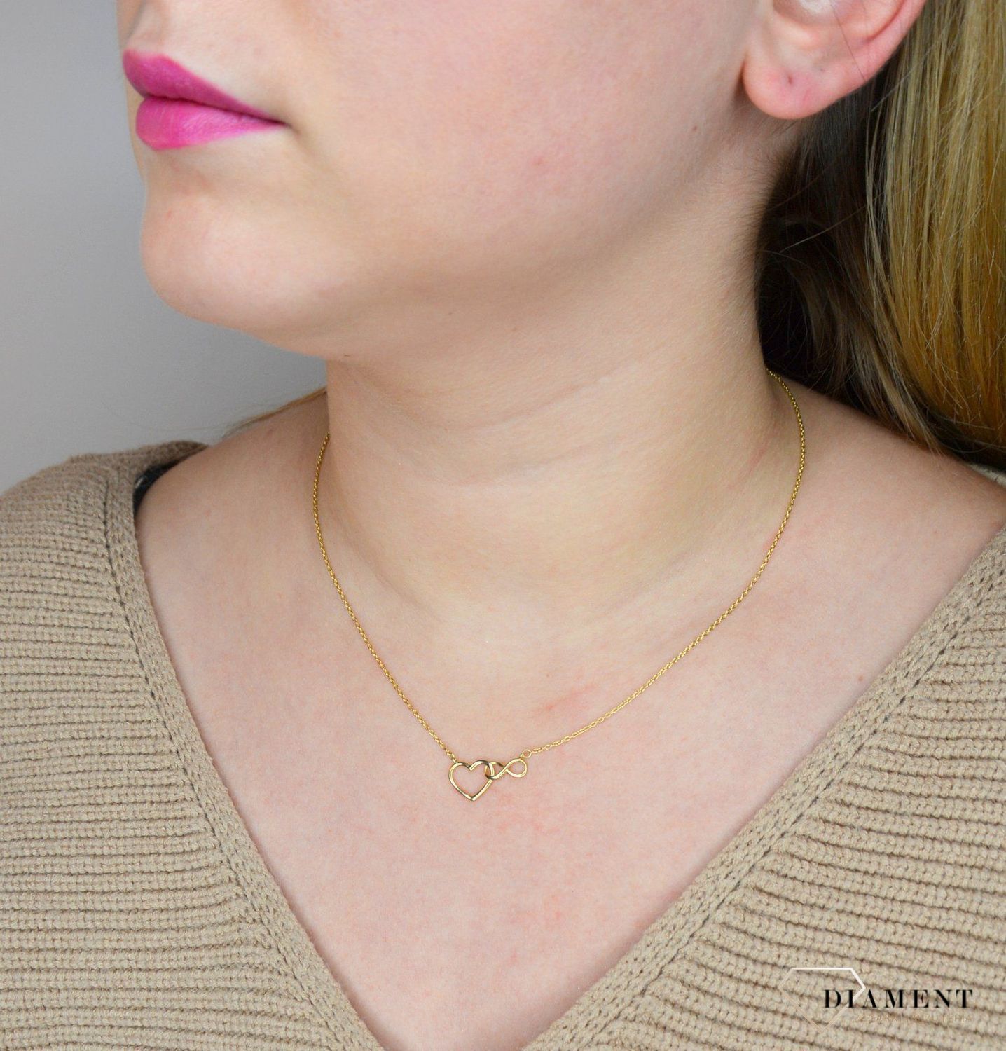 Piękny naszyjnik celebrytka, z elementem ozdobnym w postaci przecinających się ze sobą serca i znaku nieskończoności. To symbol nieprzerwanej, wiecznej miłości..jpg