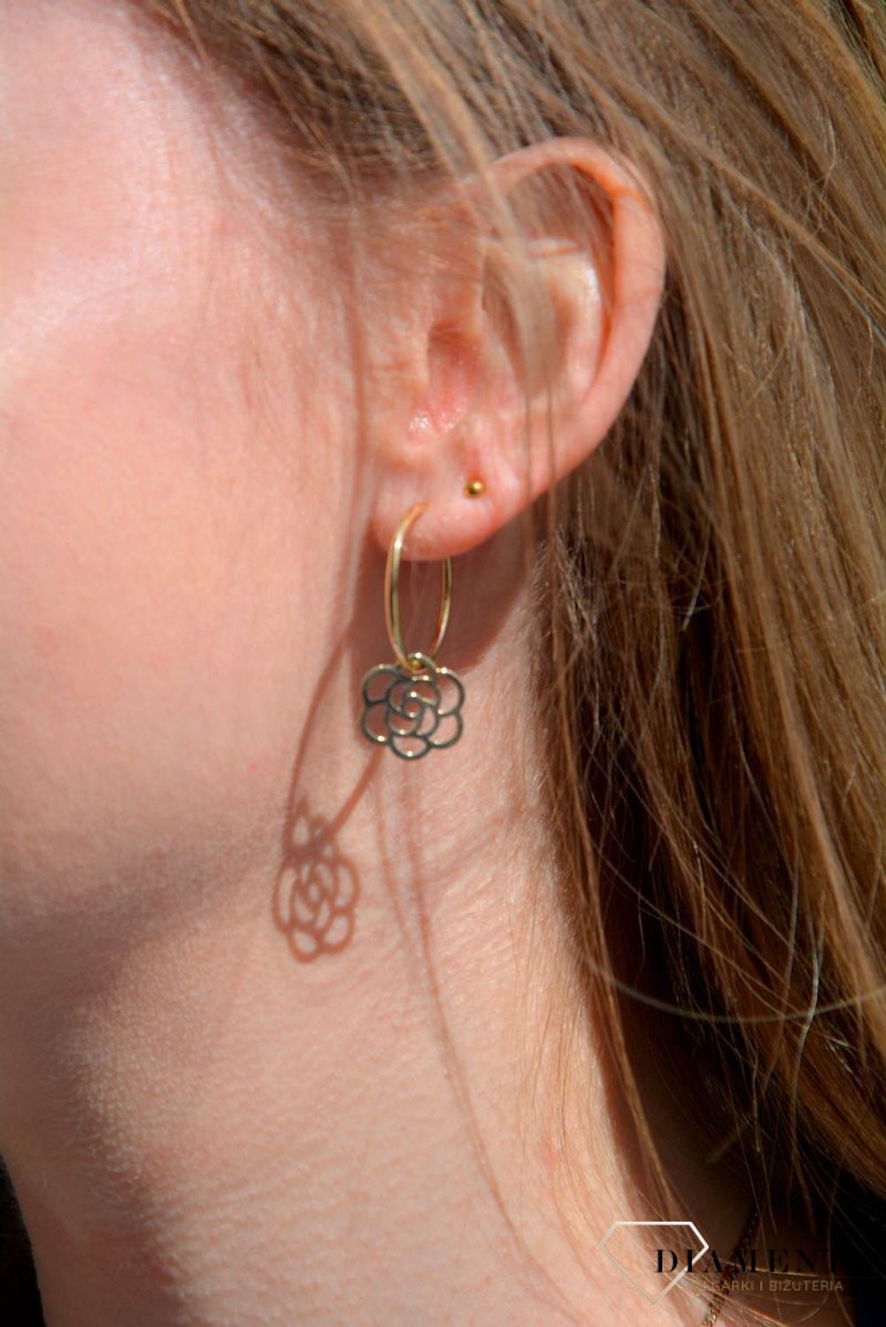 Złote kolczyki koła 585 z zawieszką kwiatkiem 2,3 cm ZW-Z-000-N00-KA17203.jpg