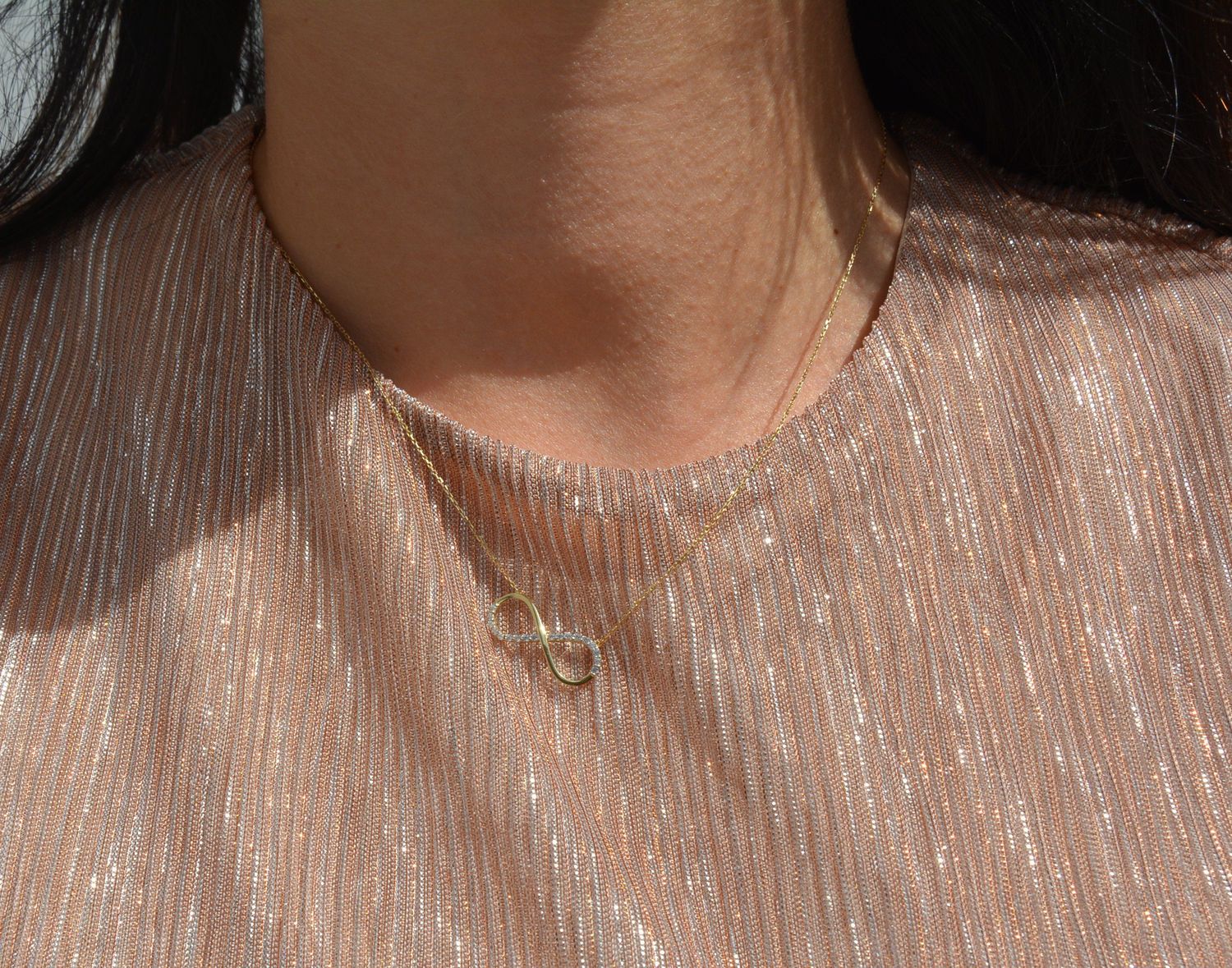 Złoty naszyjnik celebrytka 585 znak nieskończoności z cyrkonią.jpg