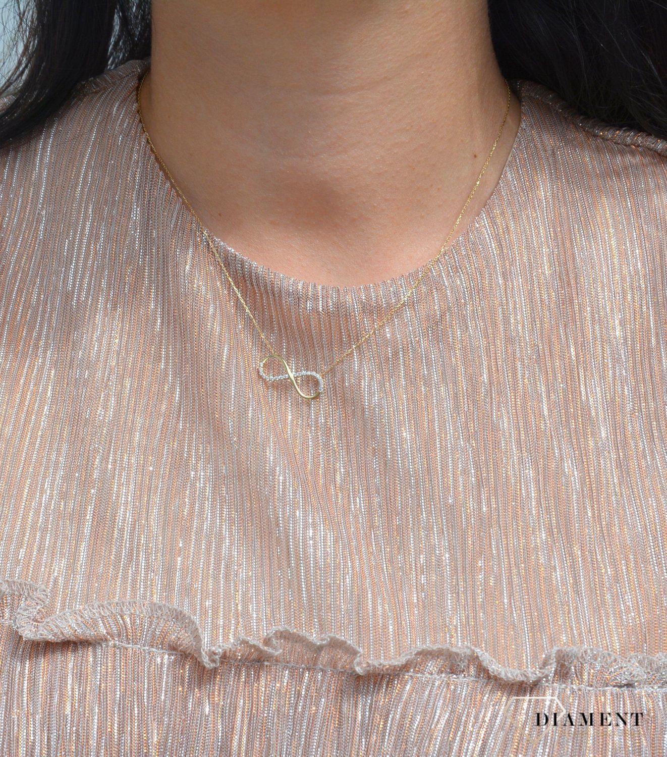 Złoty naszyjnik celebrytka 585 znak nieskończoności z cyrkonią.jpg