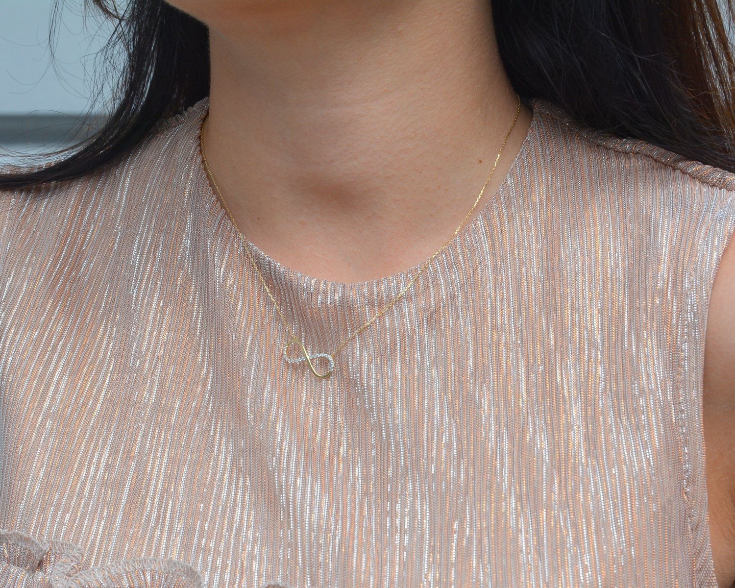 Złoty naszyjnik celebrytka 585 znak nieskończoności z cyrkonią.jpg