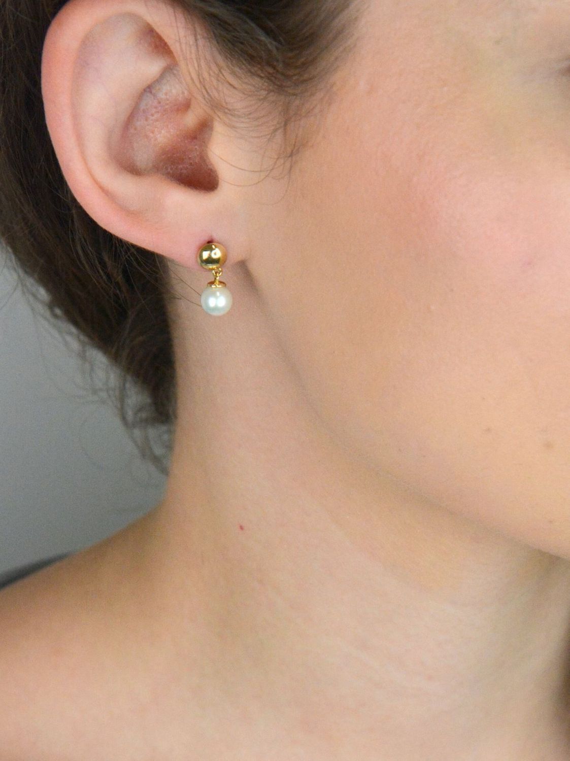 Złote kolczyki z perłami i cyrkoniami, próba 585, waga 2,20 g. Klasyczna biżuteria z nowoczesnym akcentem – idealna na prezent i wyjątkowe okazje.1.jpg